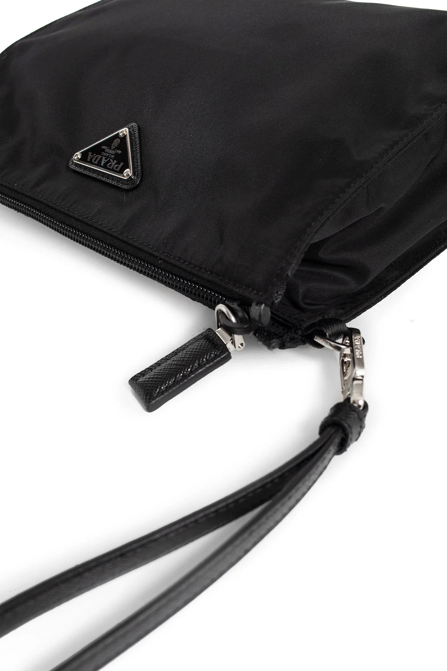 Оригінальна Re-Nylon And Saffiano Leather Necessaire Prada – детальний вид