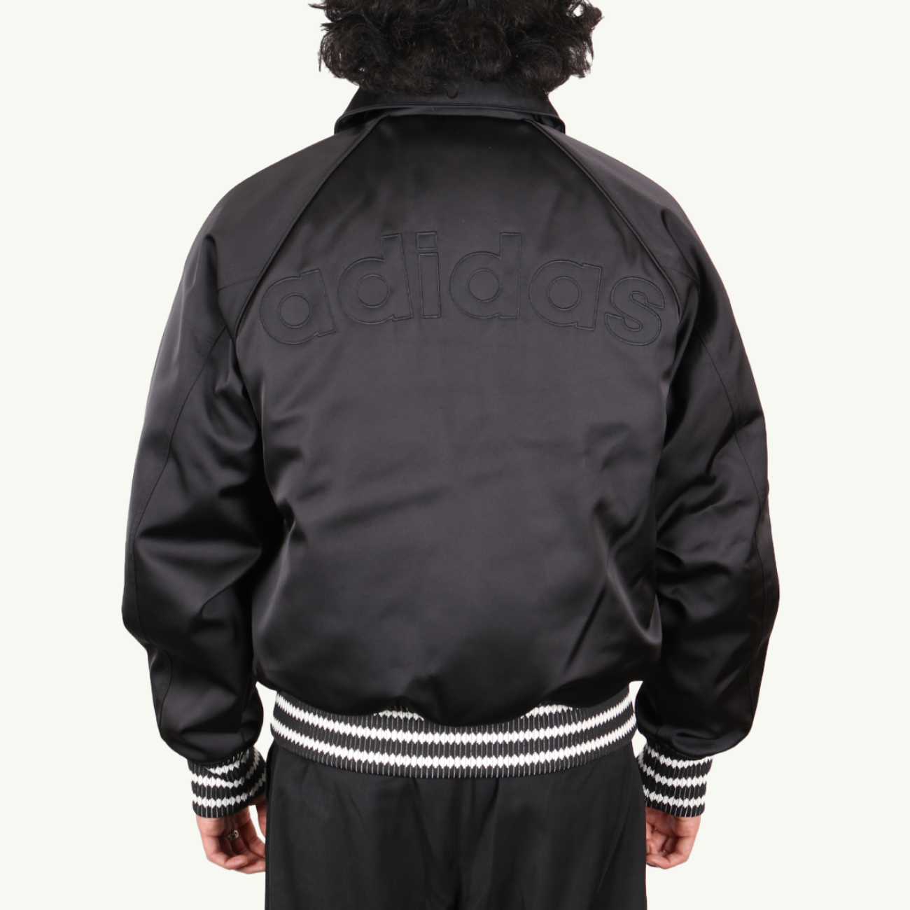Оригінальна Bomber Jacket Adidas – вид ззаду