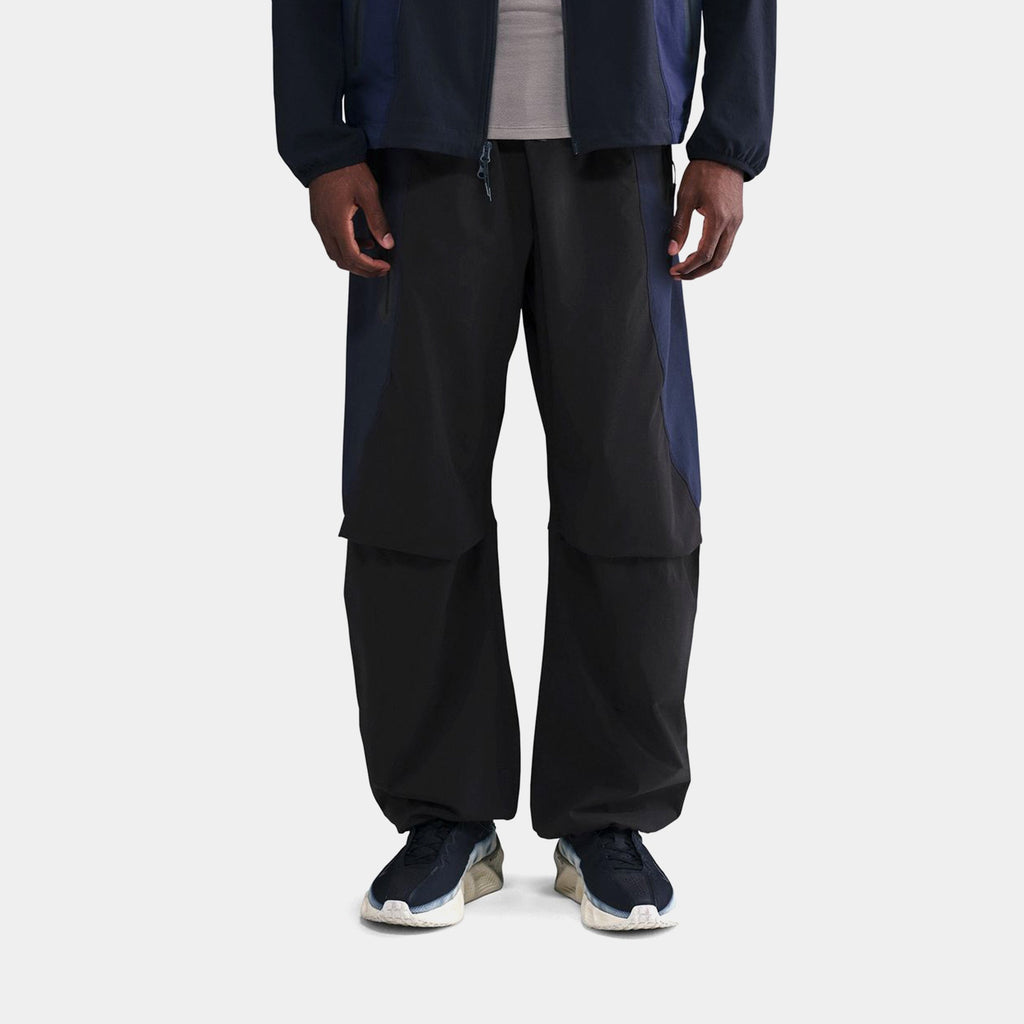 Tech Dri Fit Woven Oversized Mens Pants Nike оригінал – Купити в Україні – боковий вид