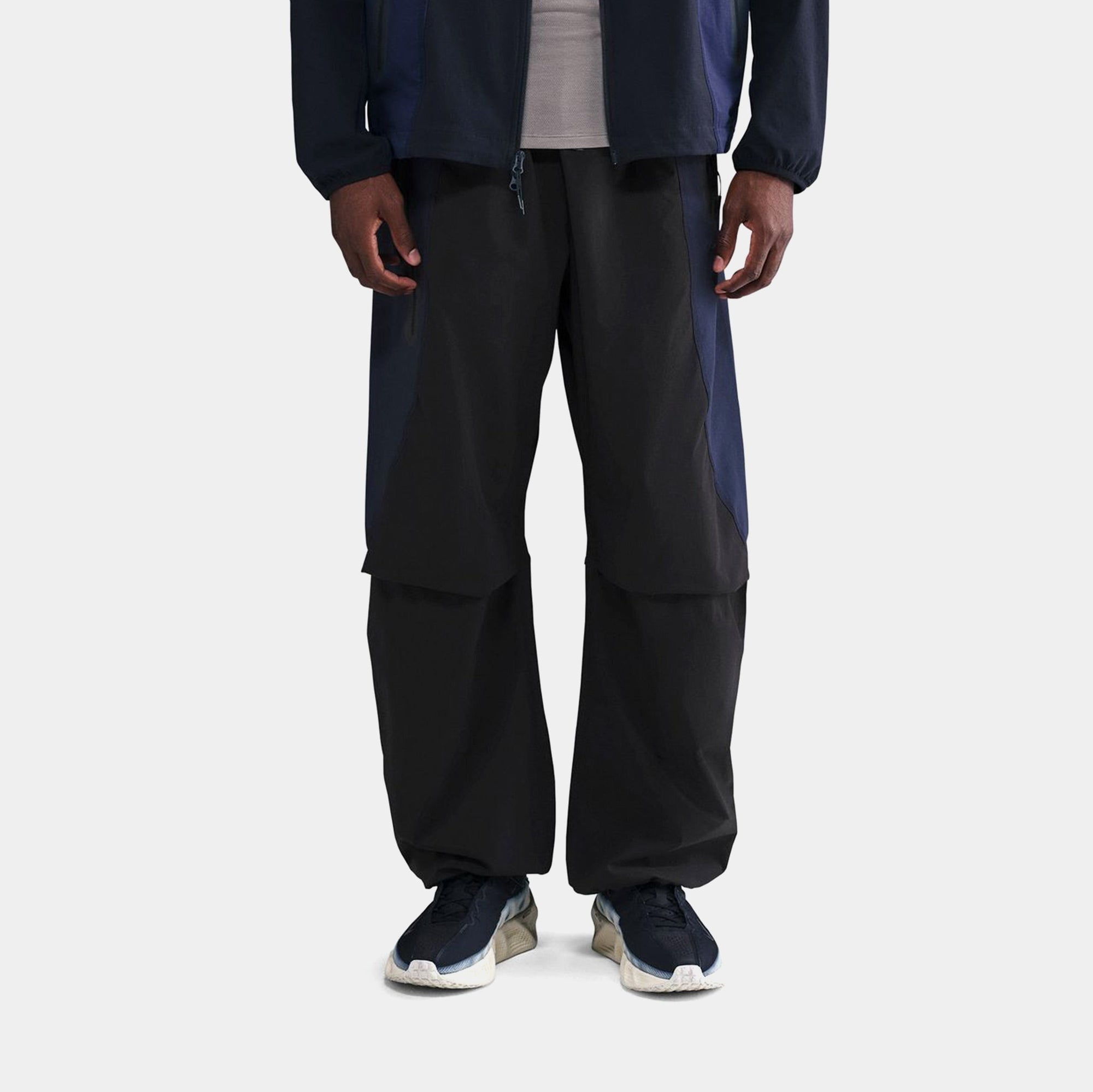 Tech Dri Fit Woven Oversized Mens Pants Nike оригінал – Купити в Україні – боковий вид