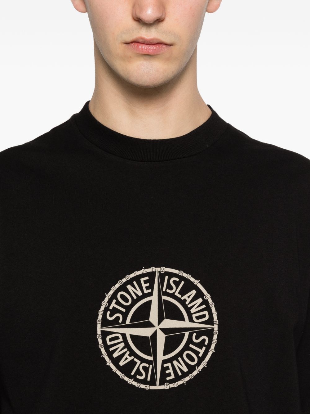 Logo-Print T-Shirt Stone island – Гарантія оригінальності – вид ззаду