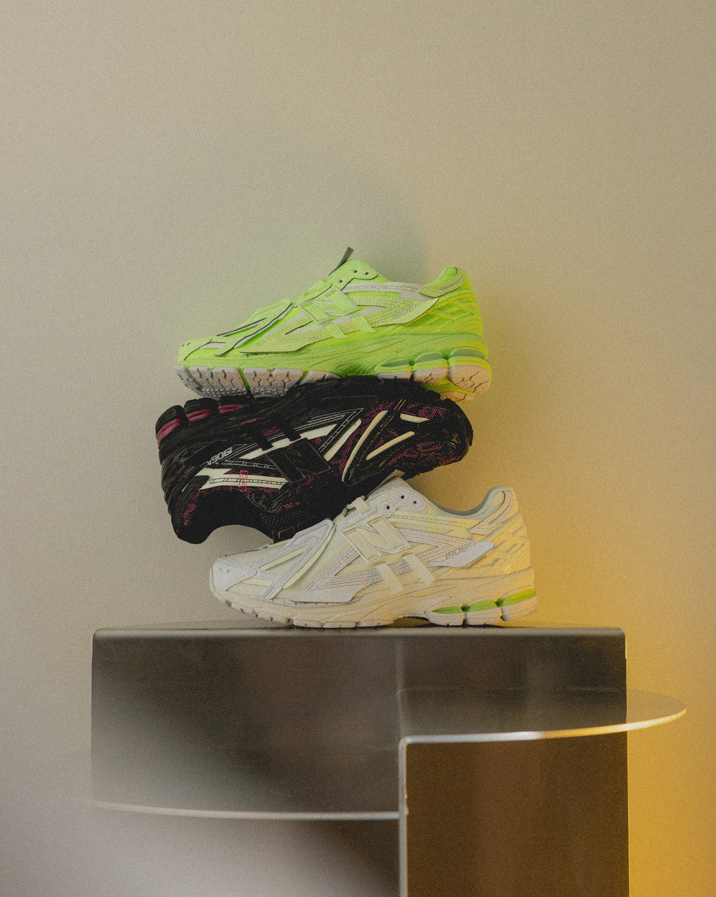 1906a *glow In The Dark* New balance оригінал – Купити в Україні – вид ззаду