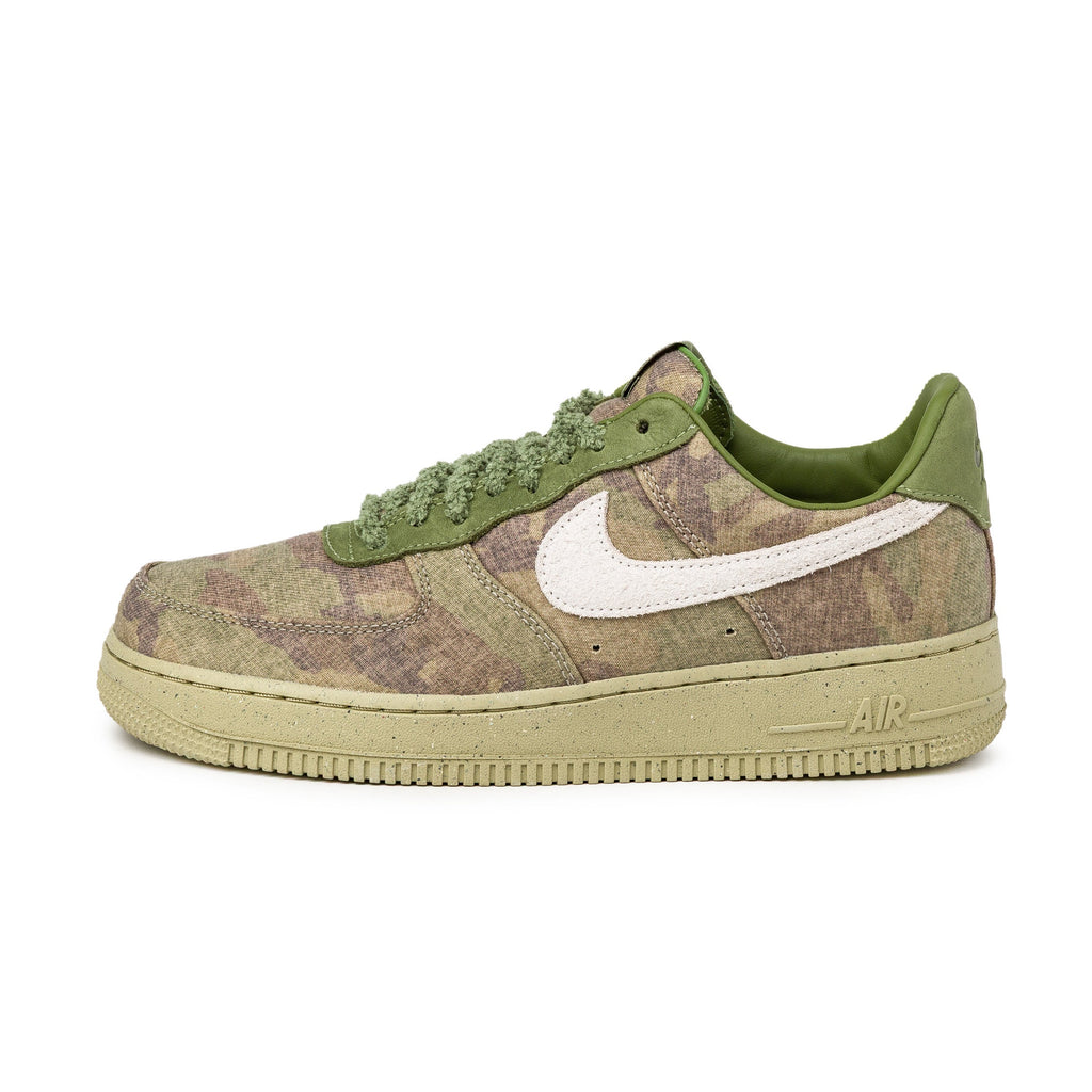 Оригінальна Air Force 1 Low Qs *camo* Nike – боковий вид