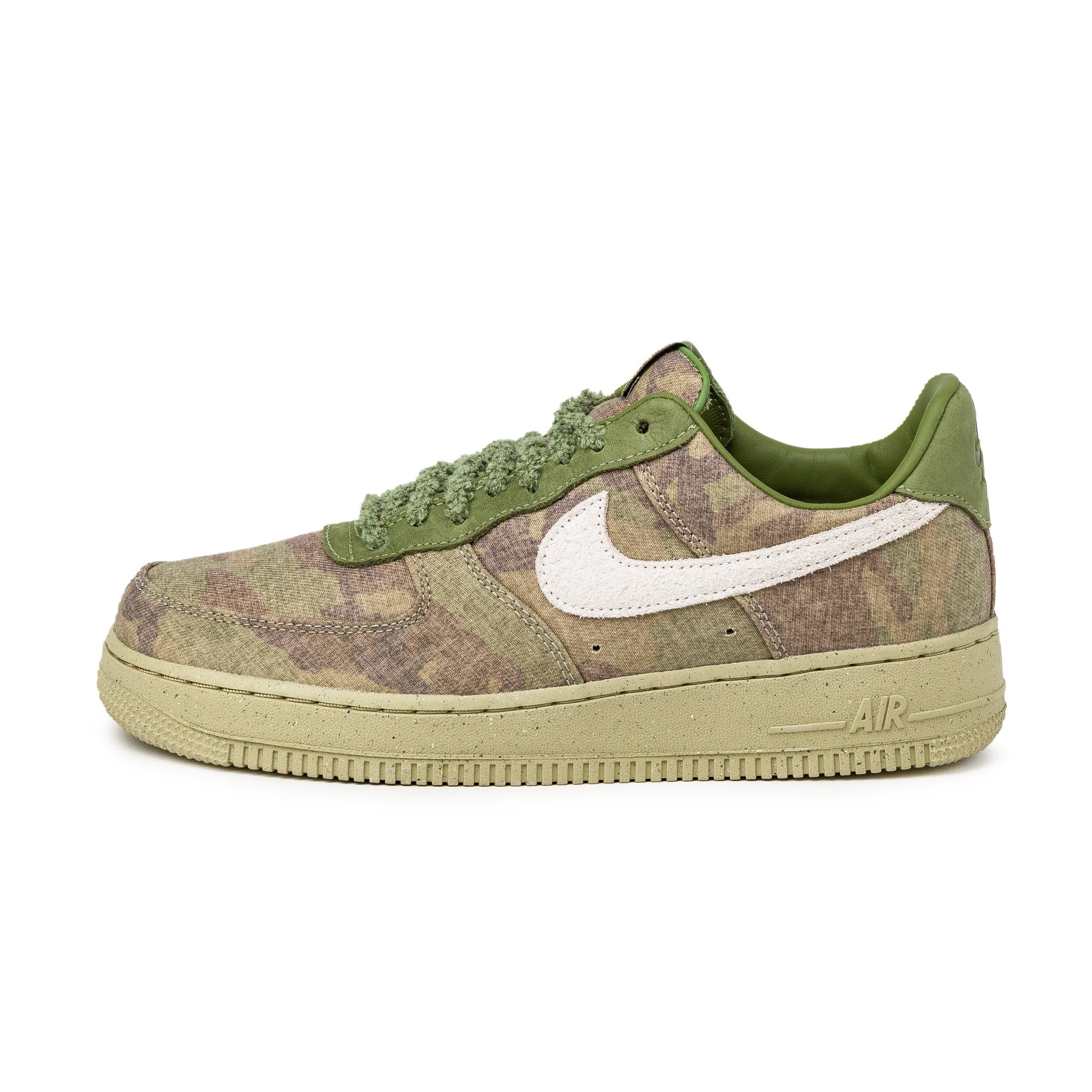 Оригінальна Air Force 1 Low Qs *camo* Nike – боковий вид - NIKE