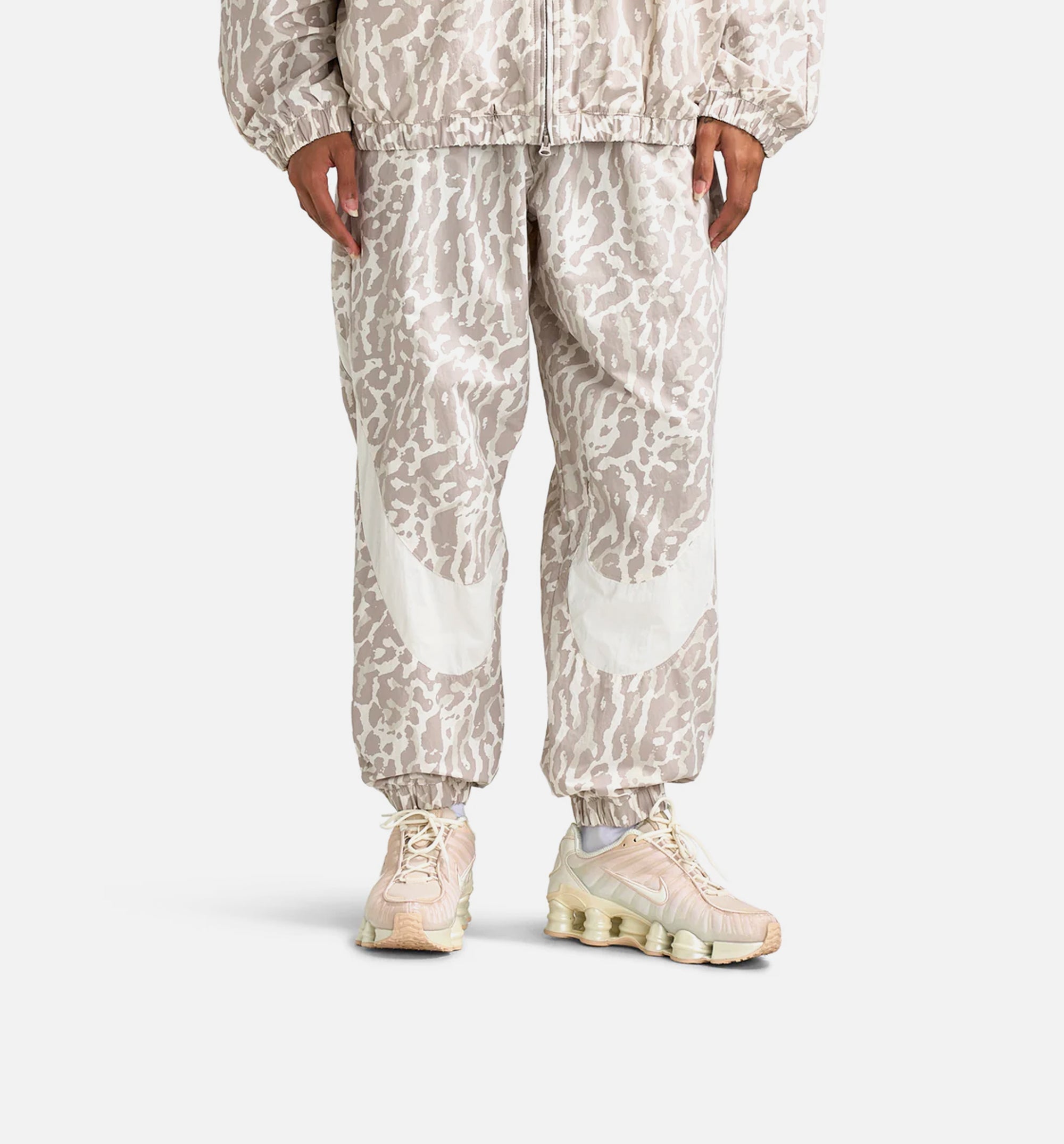 Оригінальна Nsw Woven Printed All Over Womens Pant Nike – боковий вид