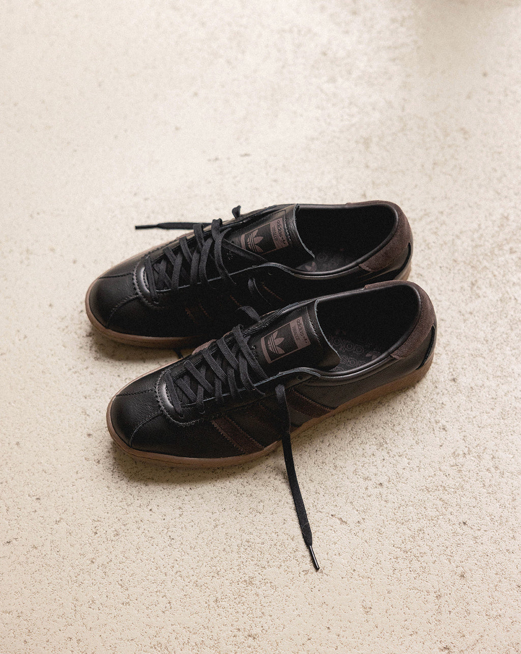 Оригінальна Tobacco Adidas – вид ззаду