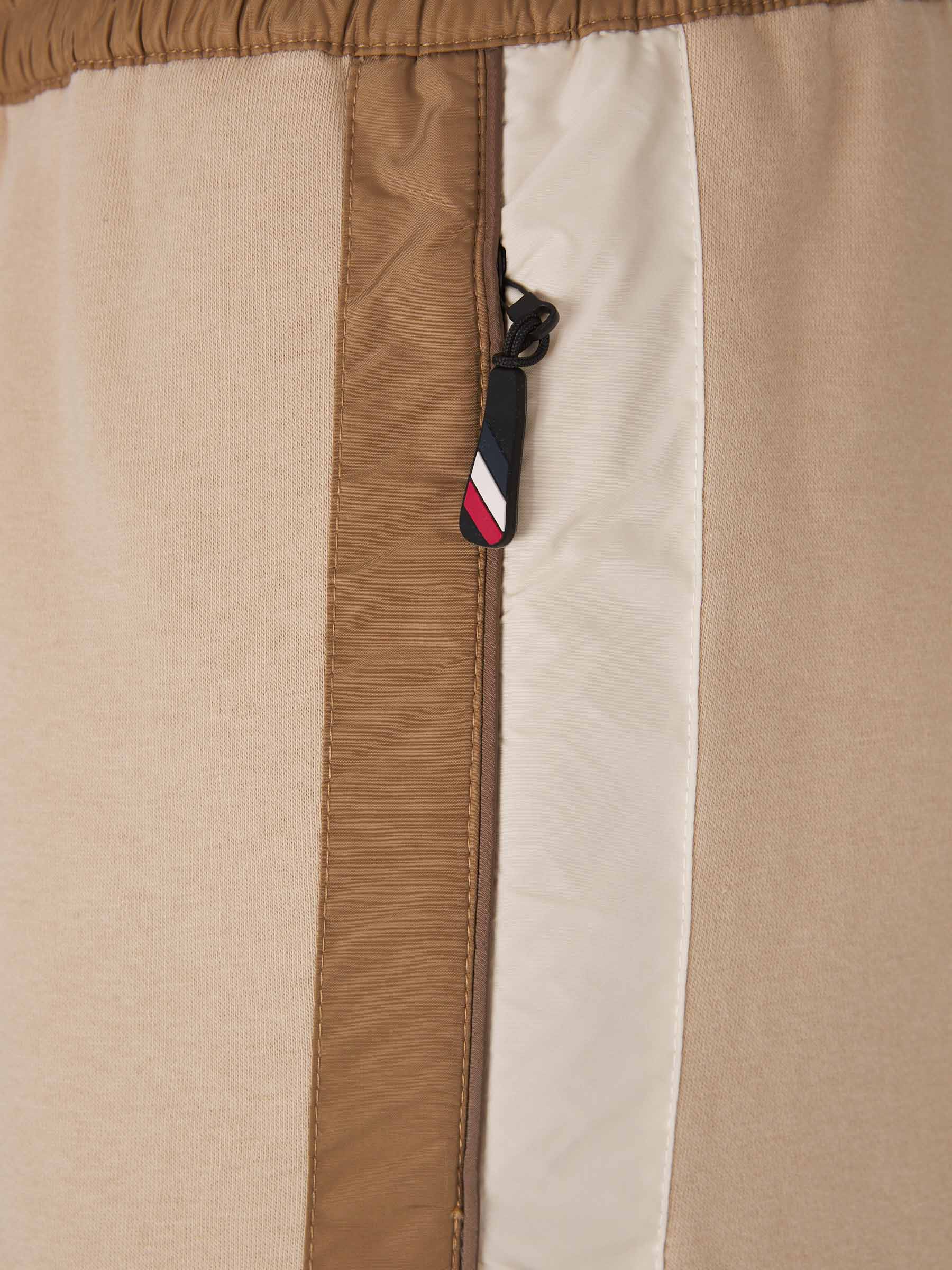 Оригінальна Grenoble Technical Joggers Moncler – збільшений вид - MONCLER