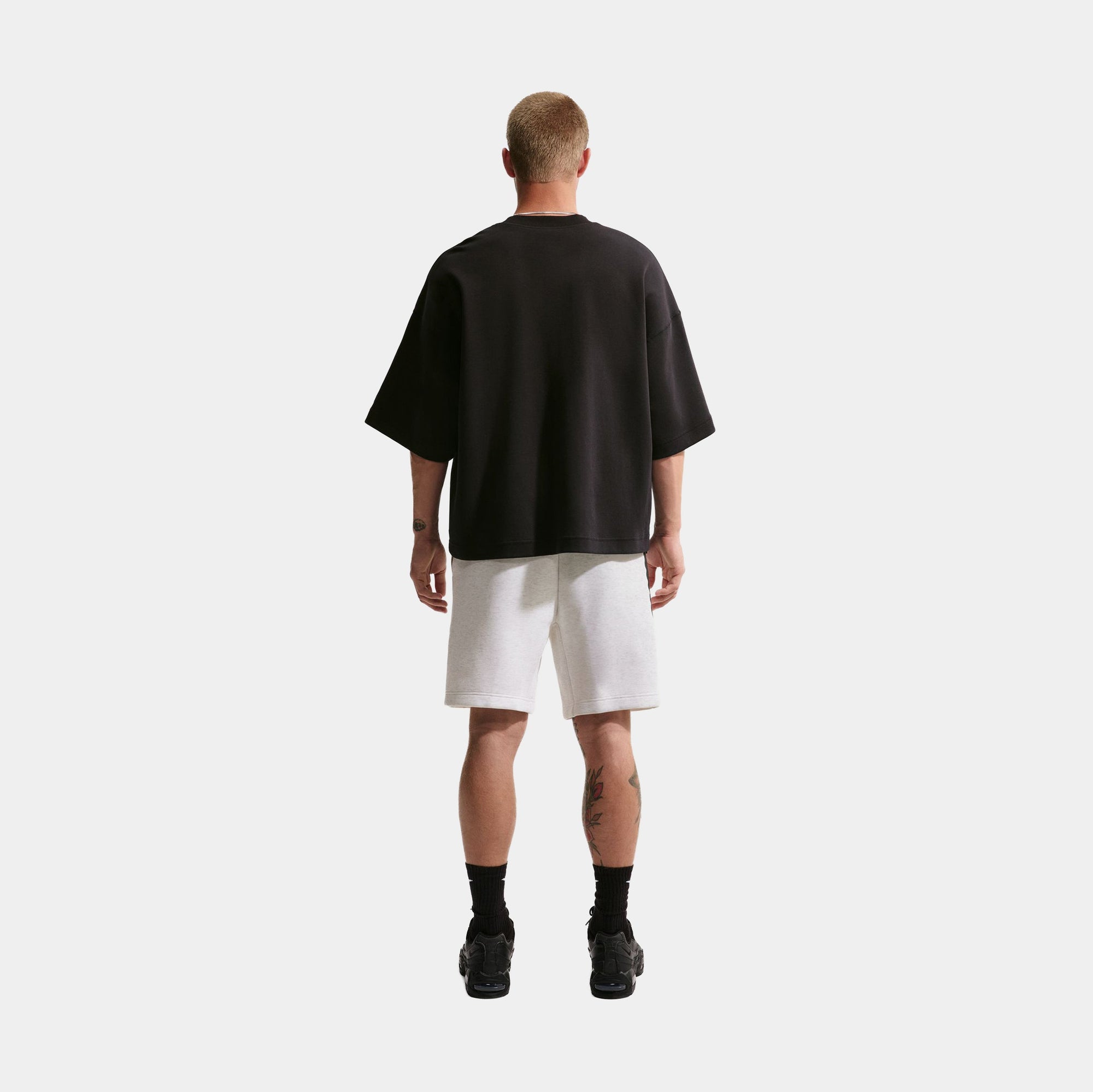 Оригінальна Tech Fleece Mens Shorts Nike – вид ззаду