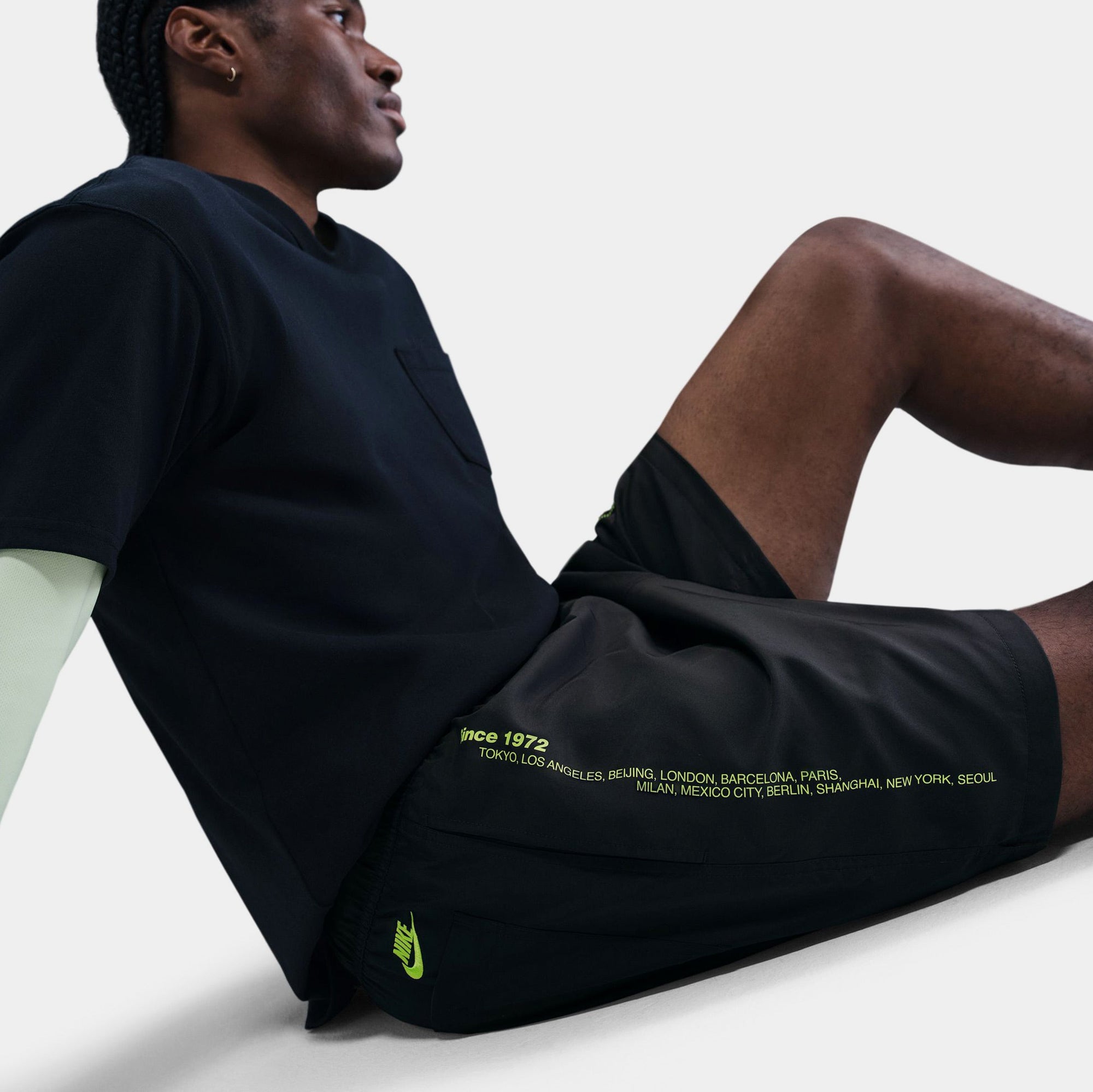 Club Flow Swoosh Woven Mens Shorts Nike оригінал – Купити в Україні – детальний вид