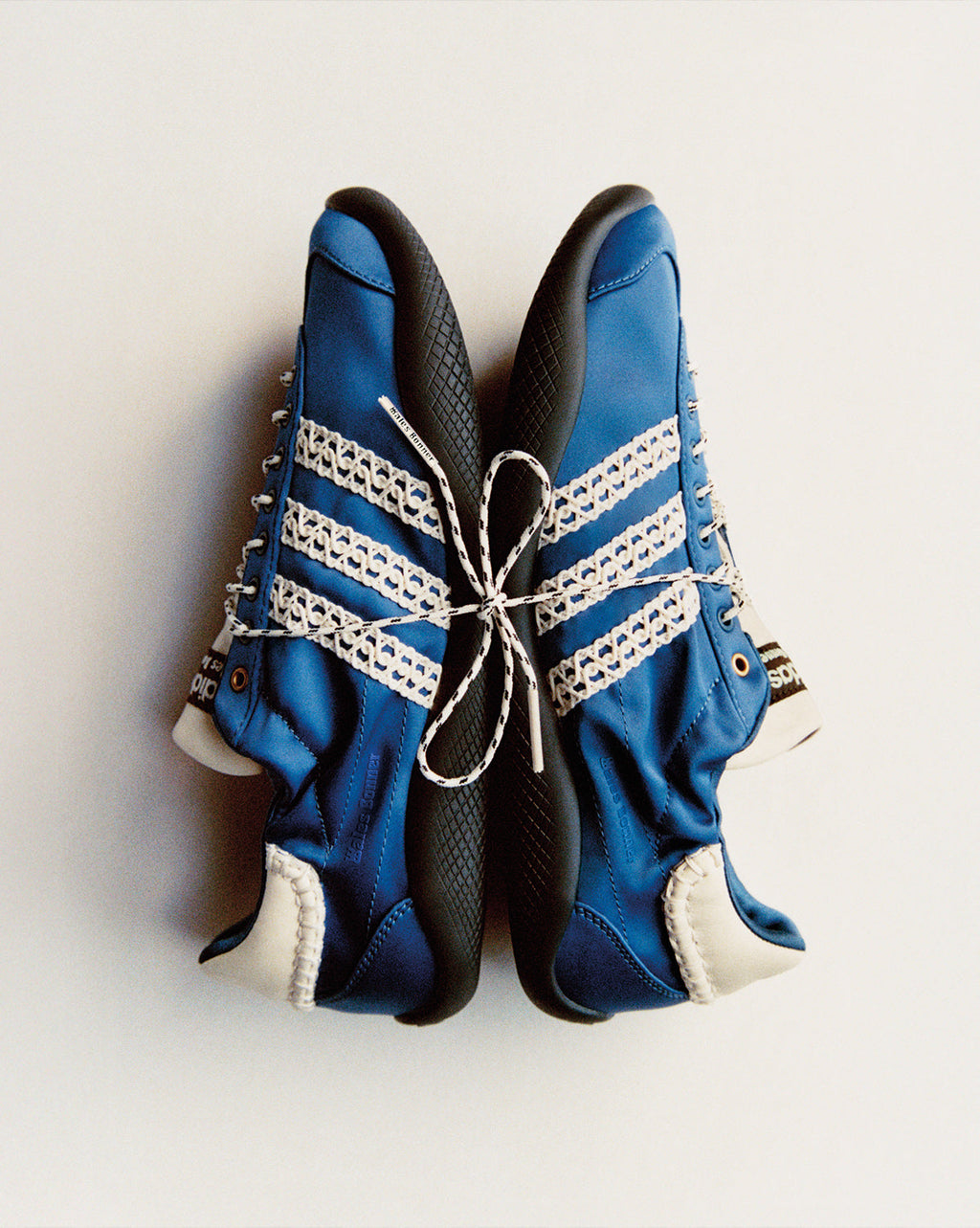 Оригінальна Karintha Satin Adidas – вид ззаду