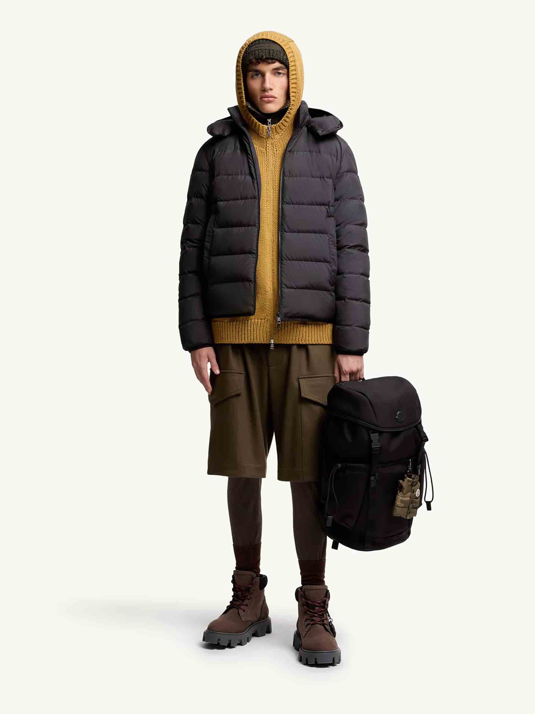 Оригінальна Short Down Jacket With Hood Montbrocq Moncler – вид ззаду