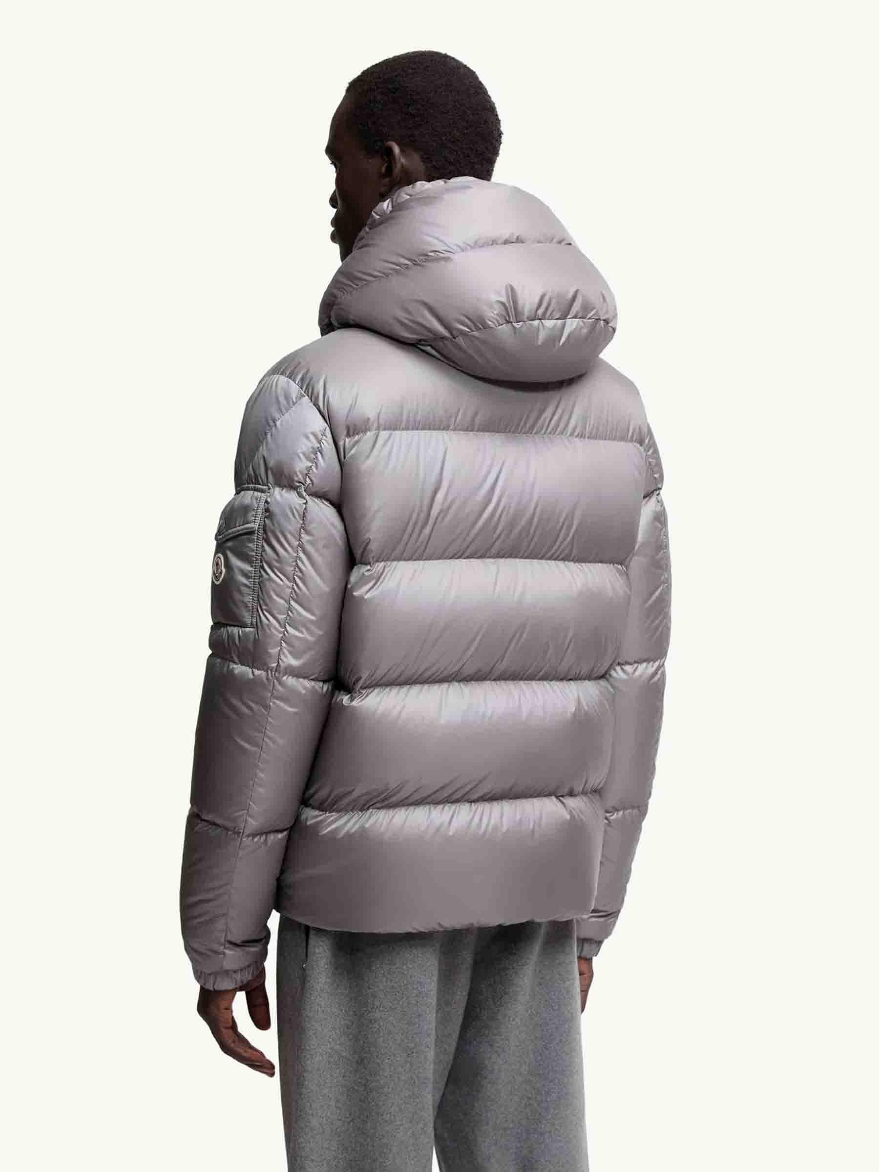 Couyere Short Down Jacket Moncler – Гарантія оригінальності – детальний вид