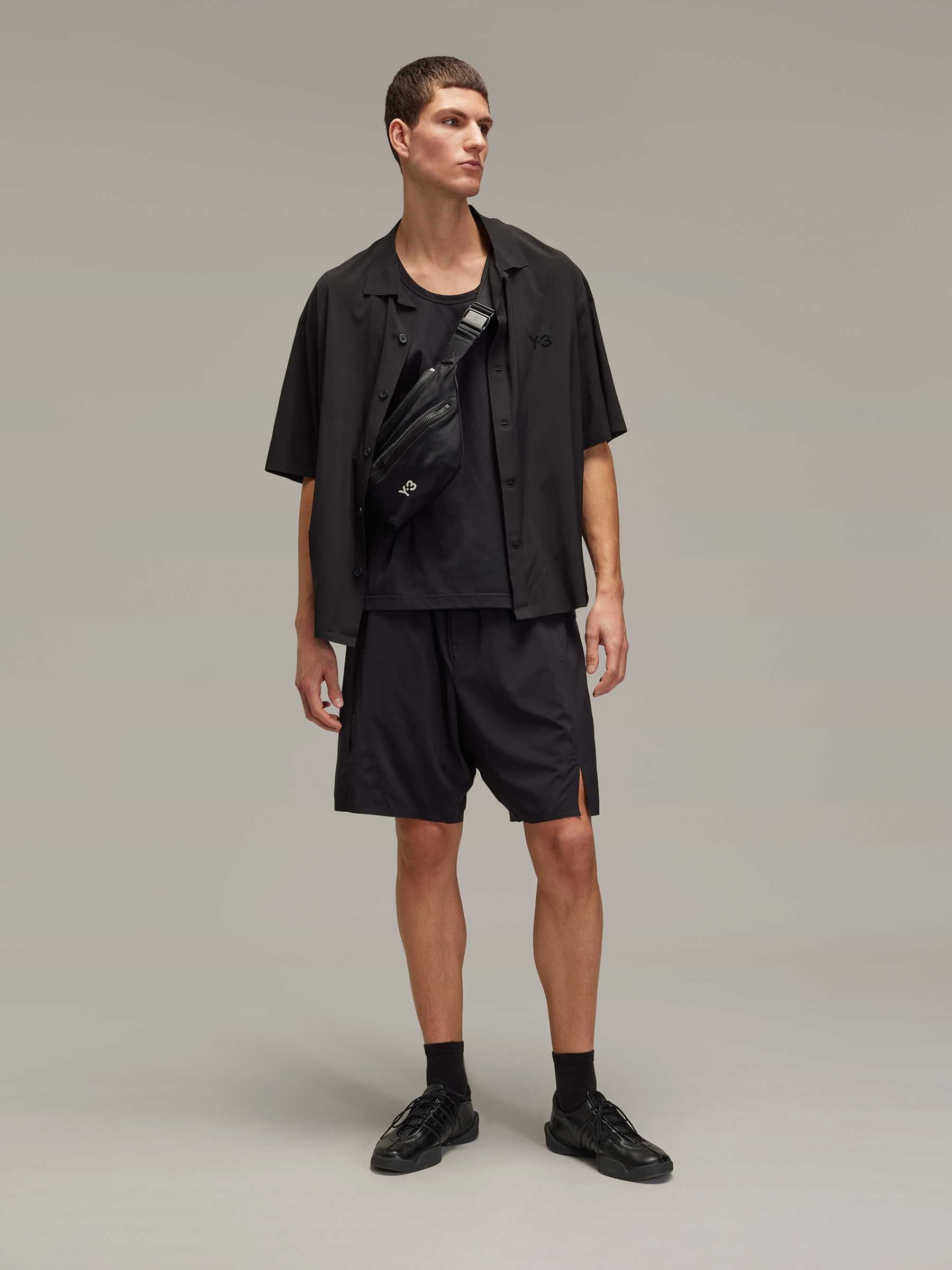 Оригінальна Y-3 Ultralight Woven Bermuda Shorts Adidas – боковий вид