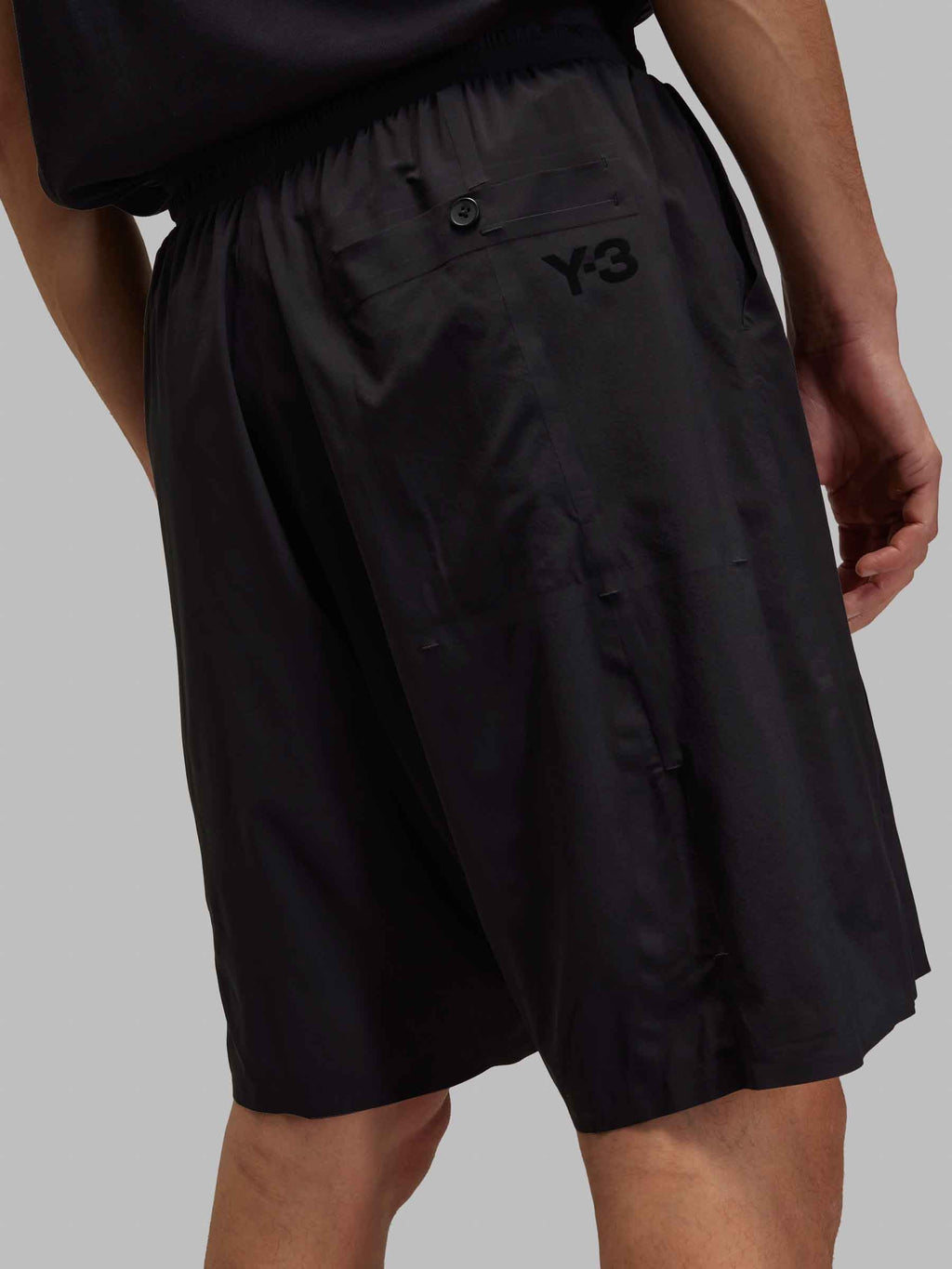 Оригінальна Y-3 Ultralight Woven Bermuda Shorts Adidas – вид ззаду