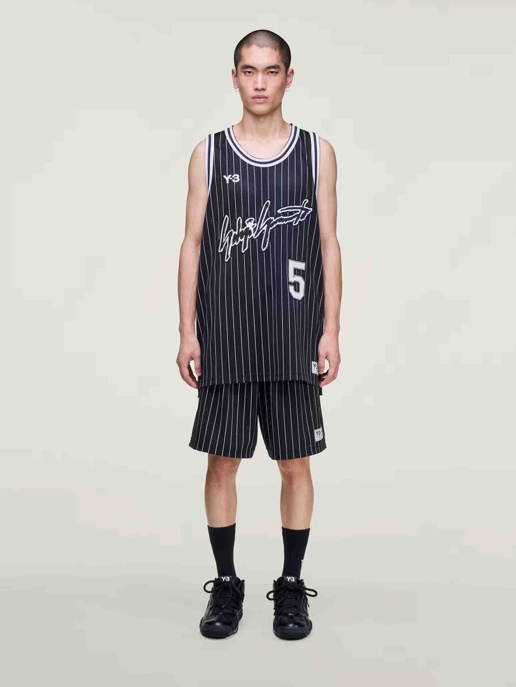 Striped Bermuda Shorts Adidas оригінал – Купити в Україні – вид ззаду