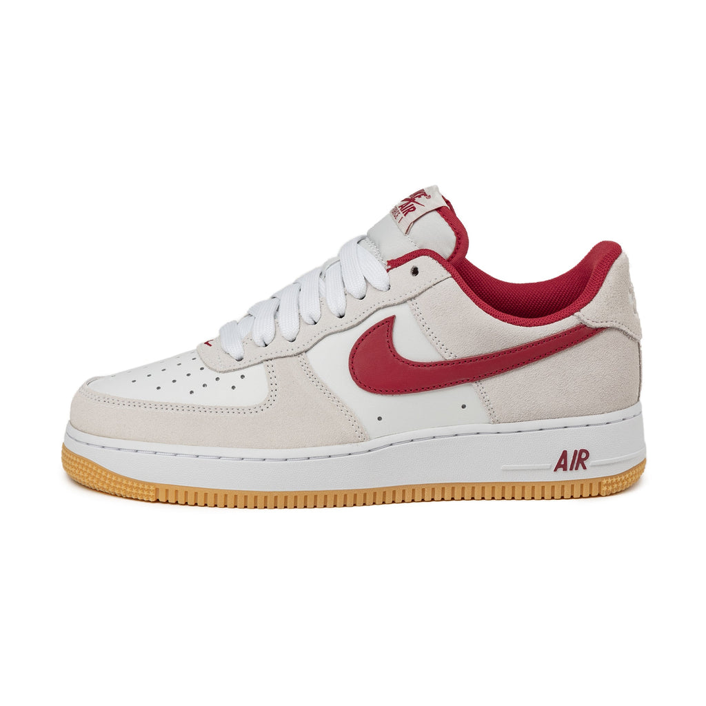 Оригінальна Air Force 1 07 Lv8 Nike – боковий вид