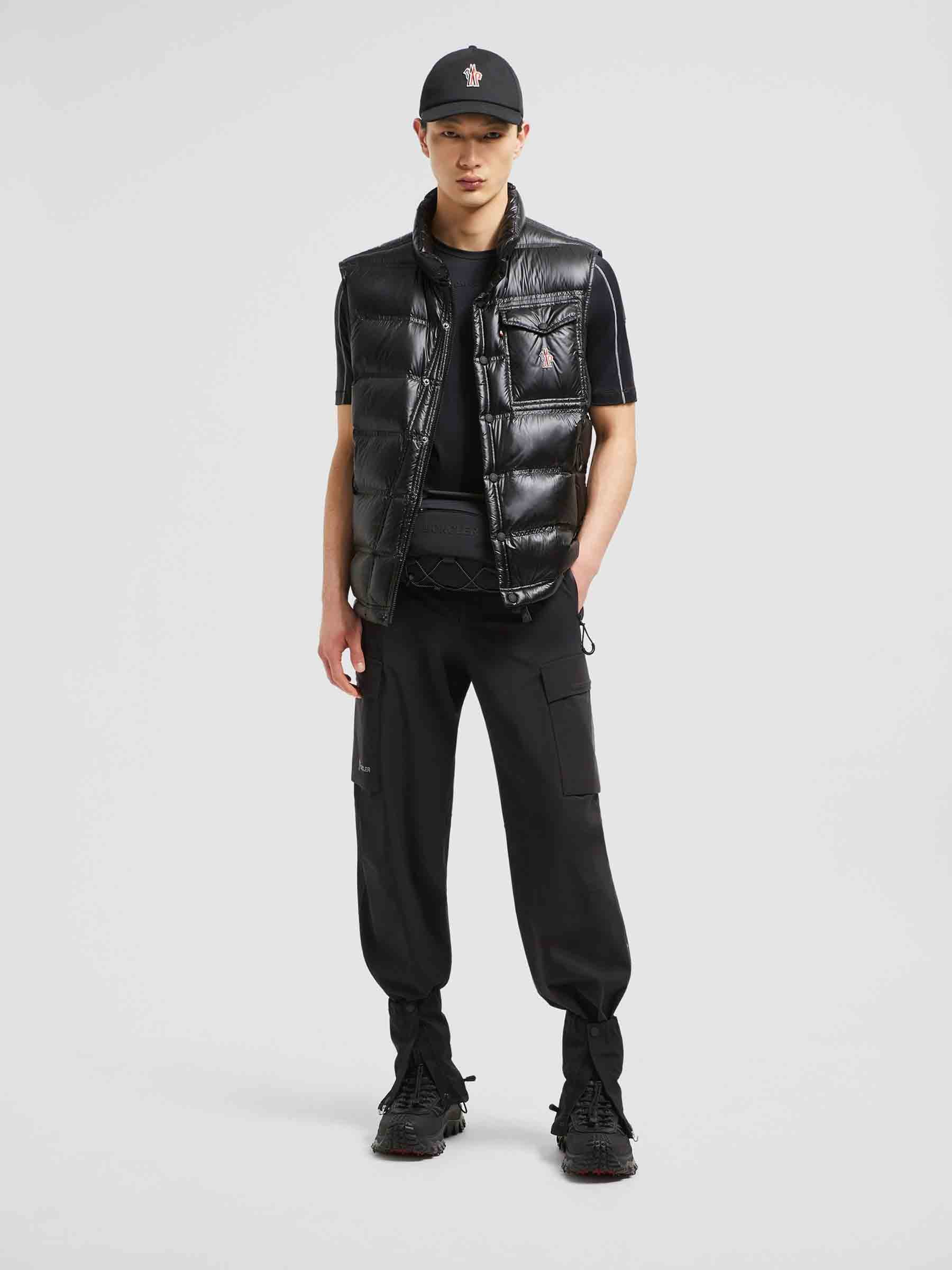 Оригінальна Quilted Vest Buttons Moncler – вид ззаду