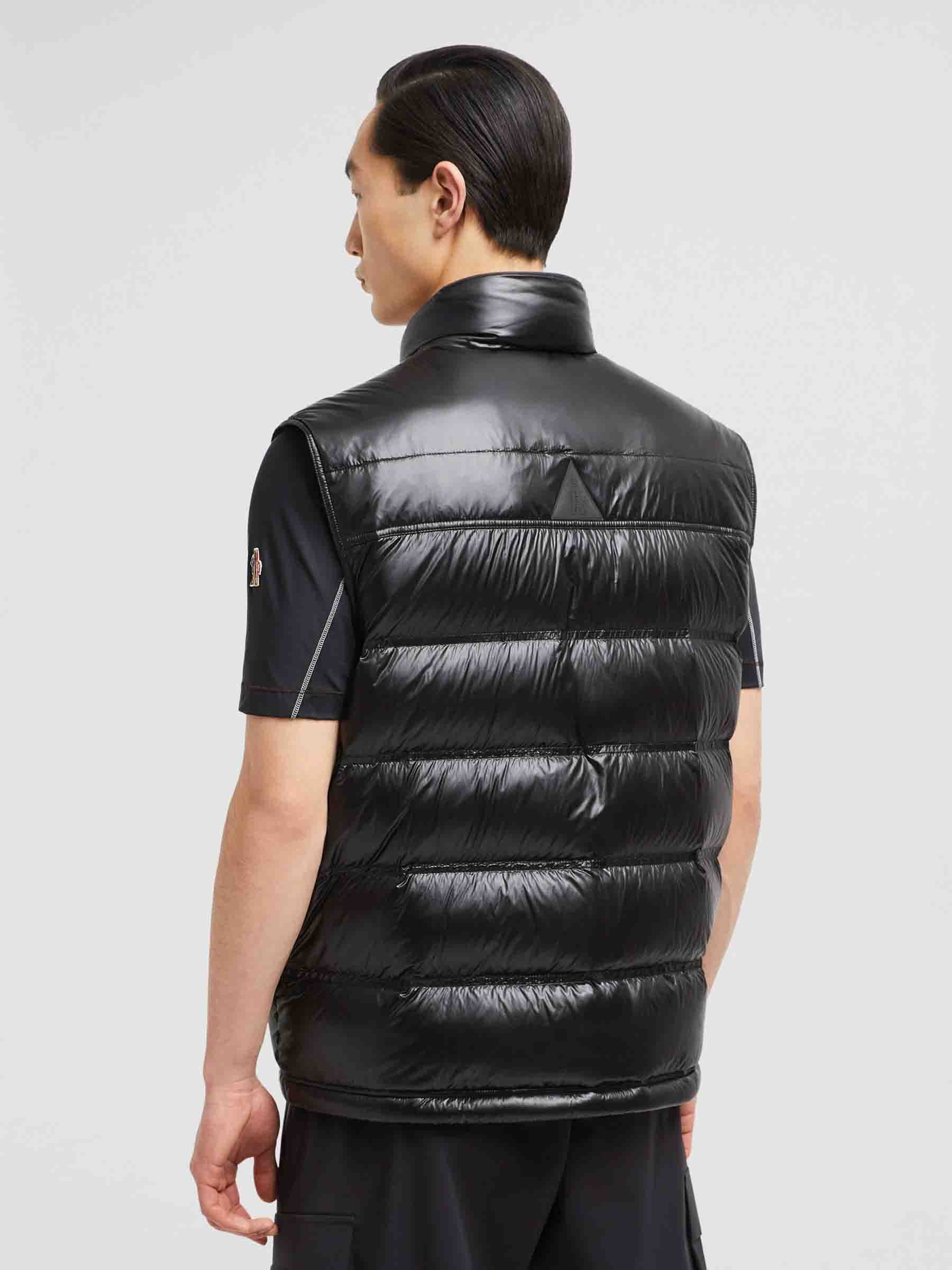 Оригінальна Quilted Vest Buttons Moncler – детальний вид