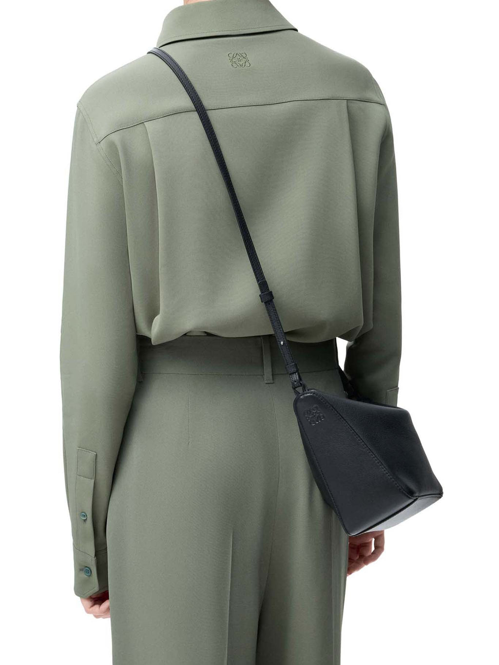 Classic Calfskin Mini Hammock Hobo Bag Loewe – Гарантія оригінальності – детальний вид