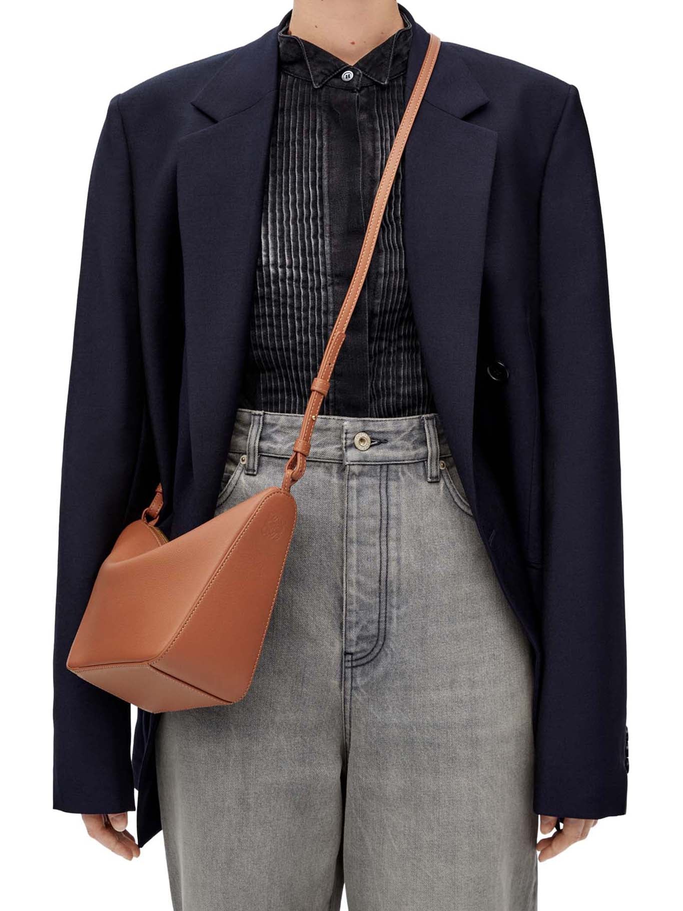 Classic Calfskin Mini Hammock Hobo Bag Loewe – Гарантія оригінальності – детальний вид