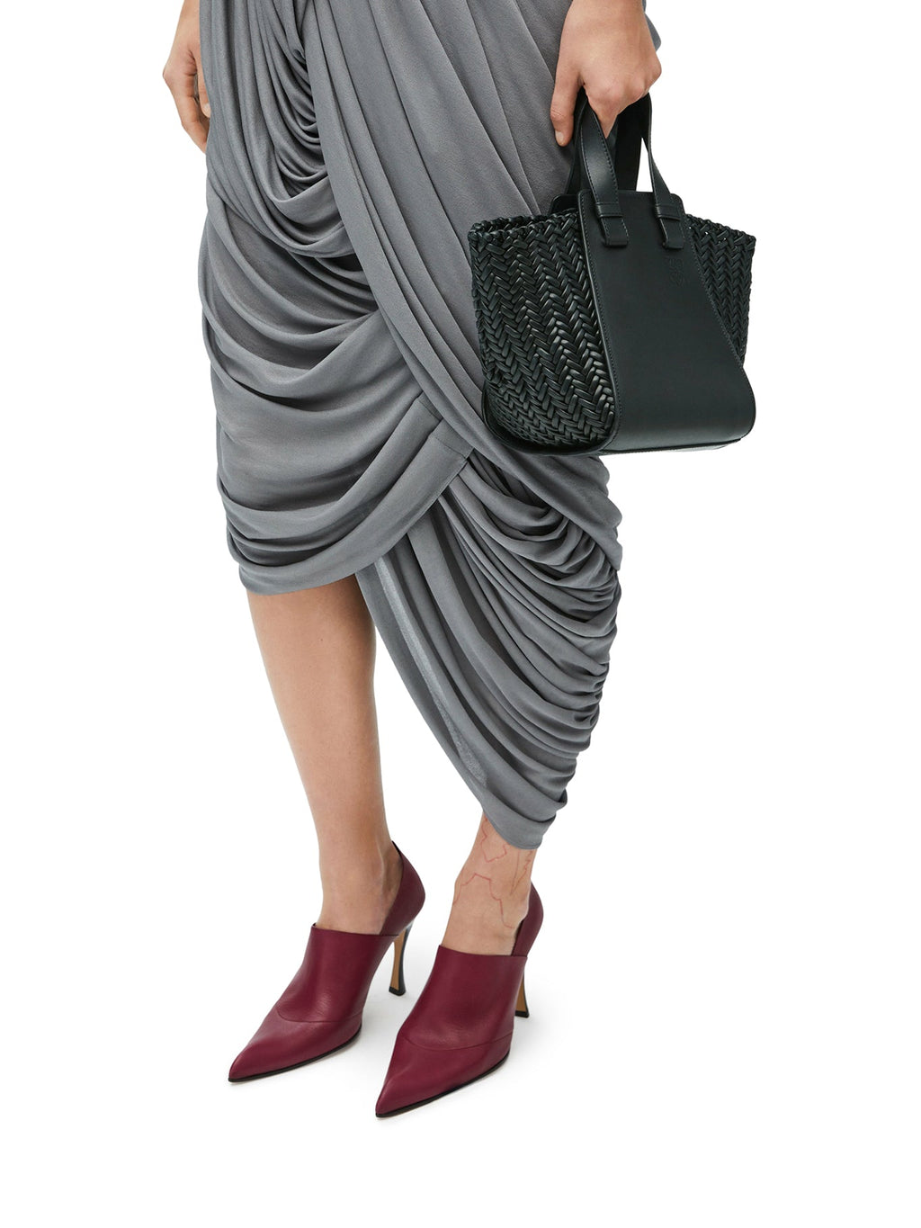 Compact Hammock Bag In Calfskin Loewe – Гарантія оригінальності – детальний вид