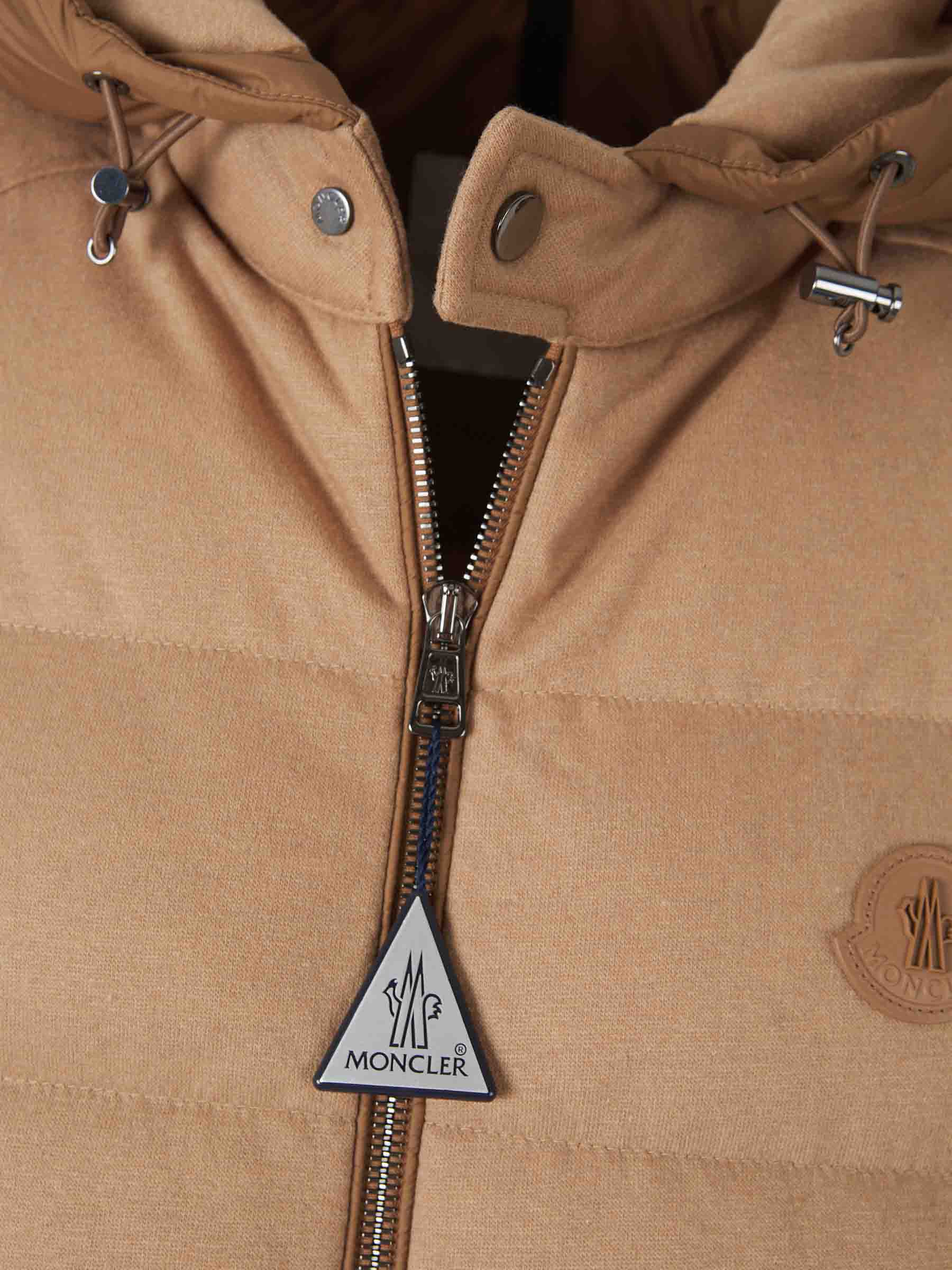 Quilted Vest With Hood Moncler – Гарантія оригінальності – детальний вид