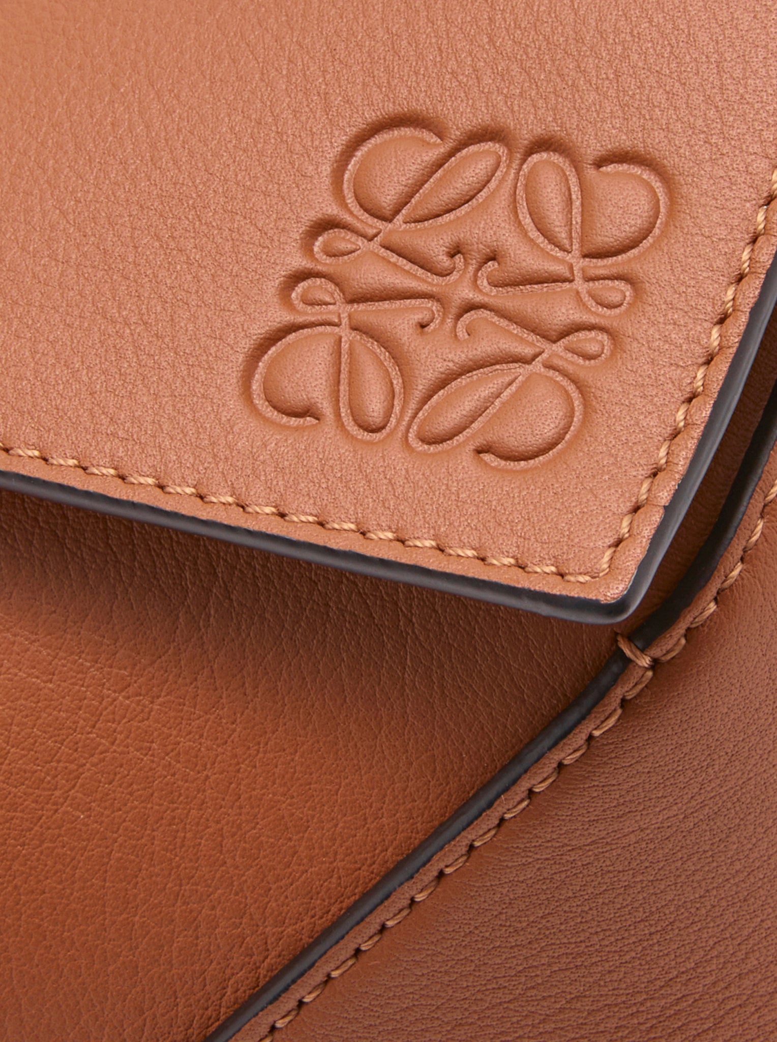 Loewe Bags оригінал | Швидка доставка Україна – вид ззаду