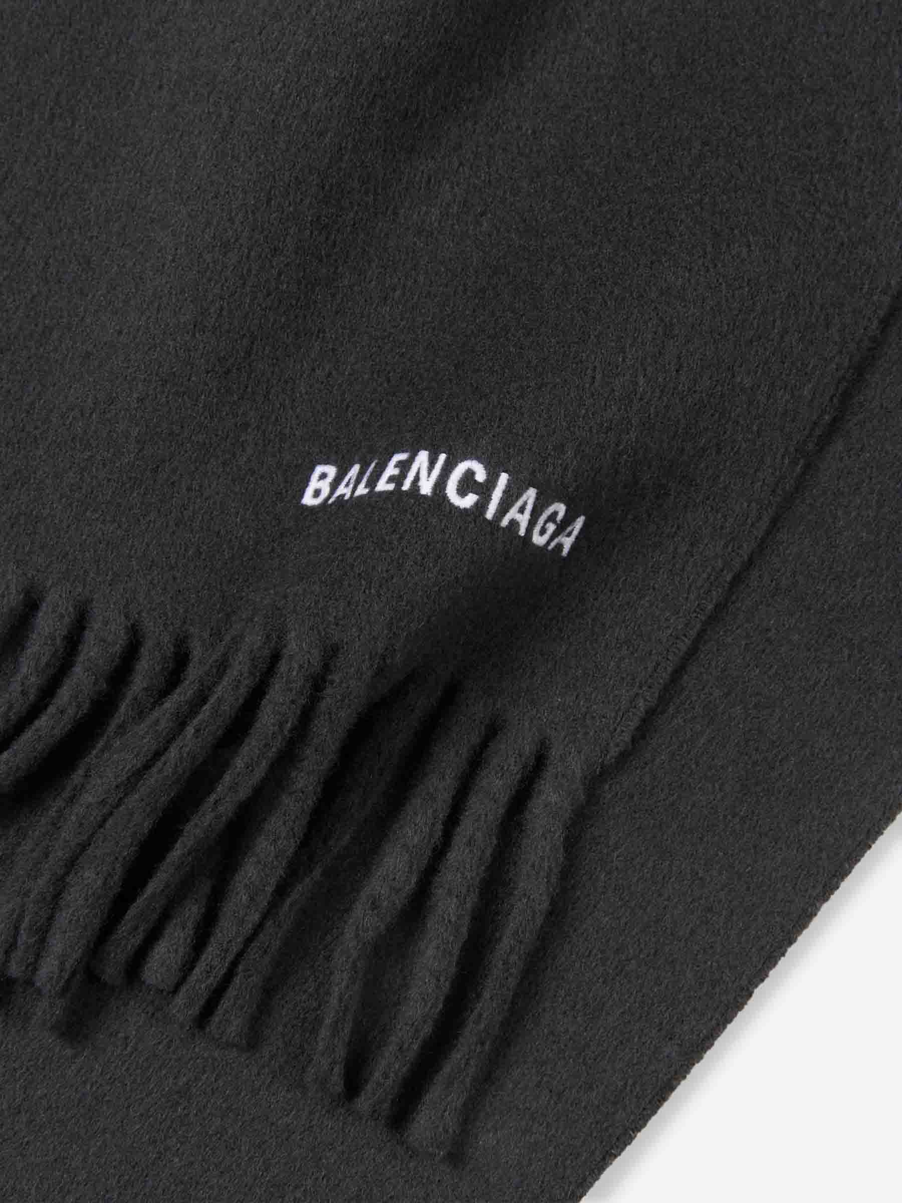 Hooded Scarf Balenciaga – Гарантія оригінальності – детальний вид