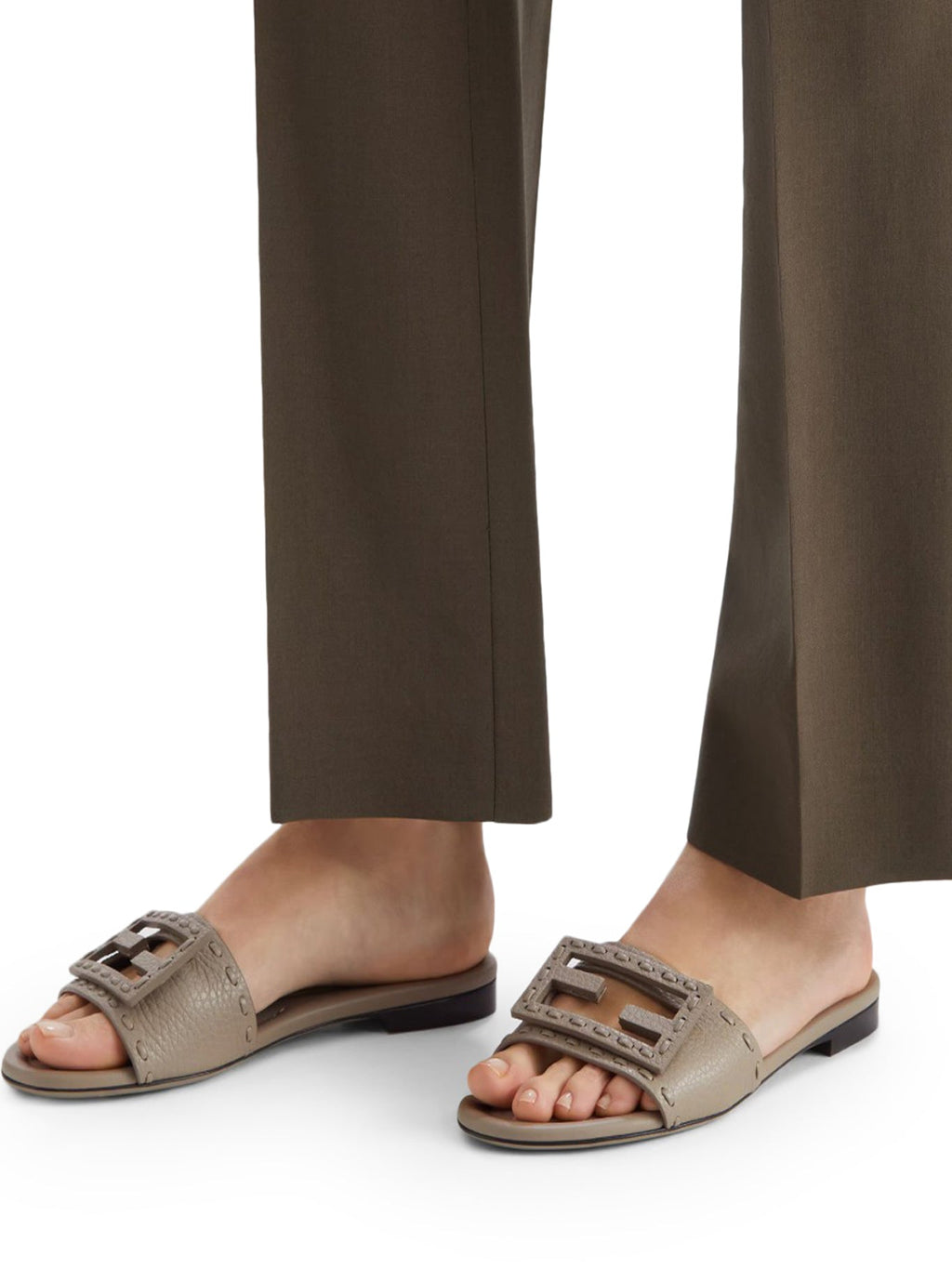 Slide Baguette In Dove Grey Leather Fendi оригінал – Купити в Україні – вид ззаду