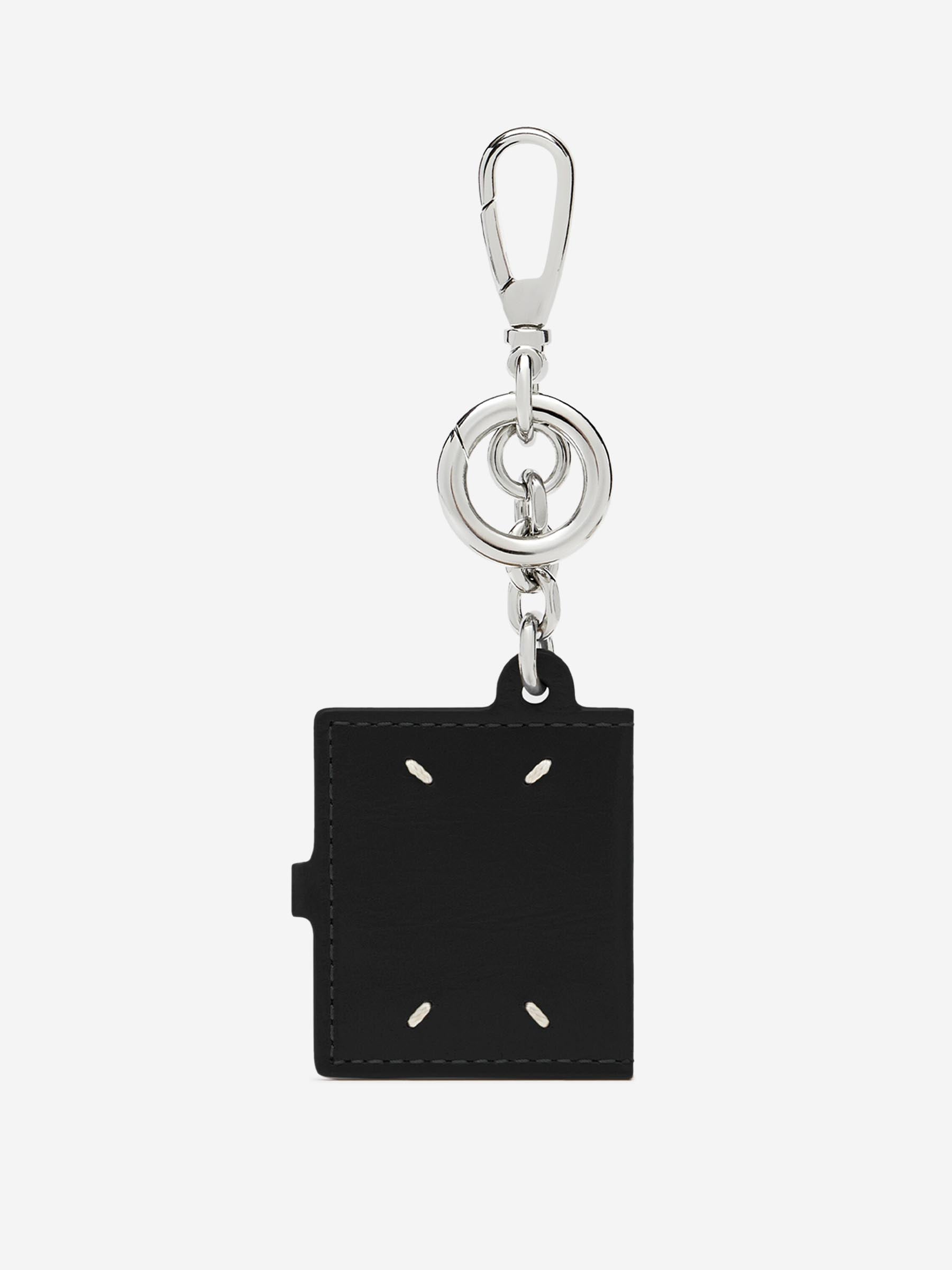 Keychain Charm Photo Maison margiela оригінал – Купити в Україні – вид ззаду