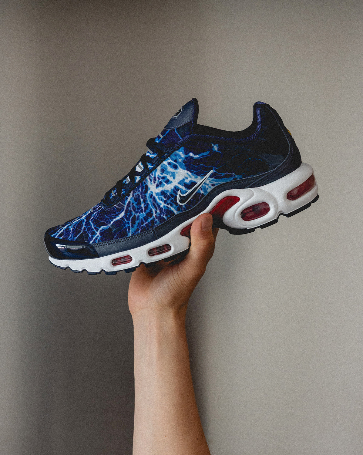 Оригінальна Air Max Plus *eclair Lightning* Nike – вид ззаду