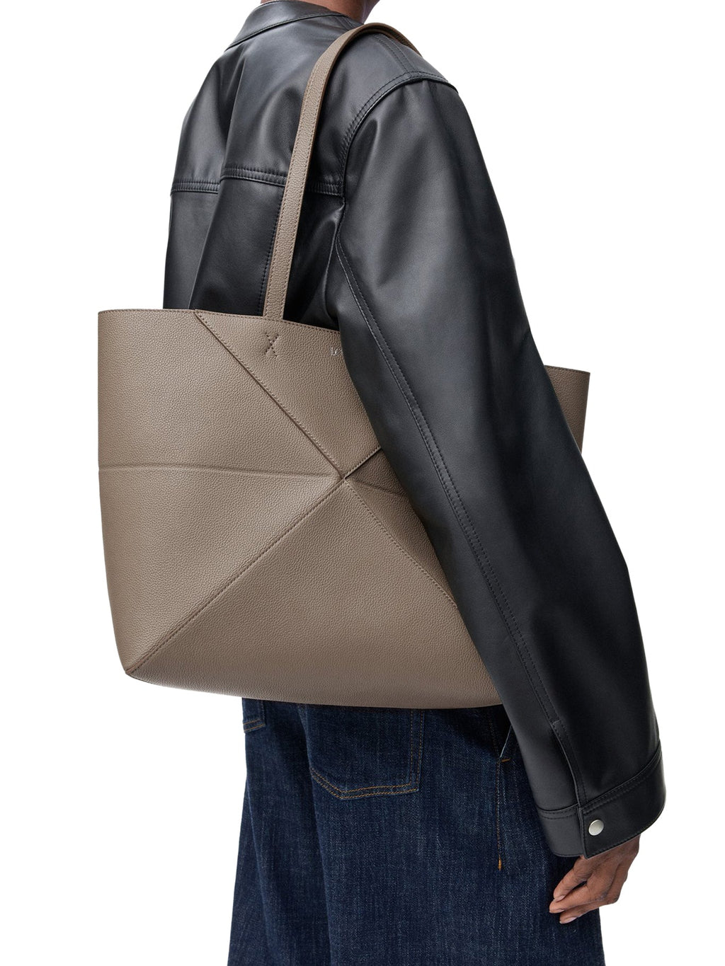 Medium Puzzle Fold Horizontal Tote Bag In Grained Calfskin Loewe – Гарантія оригінальності – вид ззаду