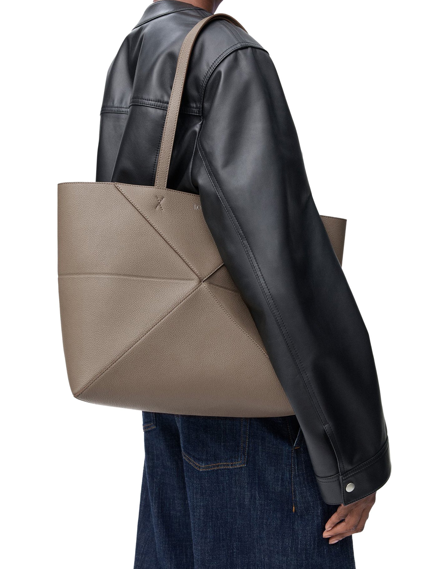 Medium Puzzle Fold Horizontal Tote Bag In Grained Calfskin Loewe – Гарантія оригінальності – вид ззаду