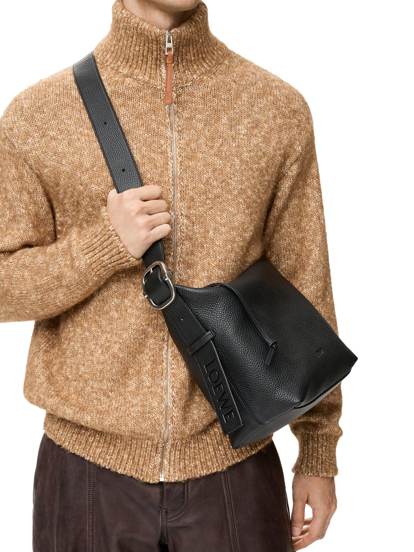 Hobo Loop Bag In Grained Calfskin Leather Loewe оригінал – Купити в Україні – вид ззаду
