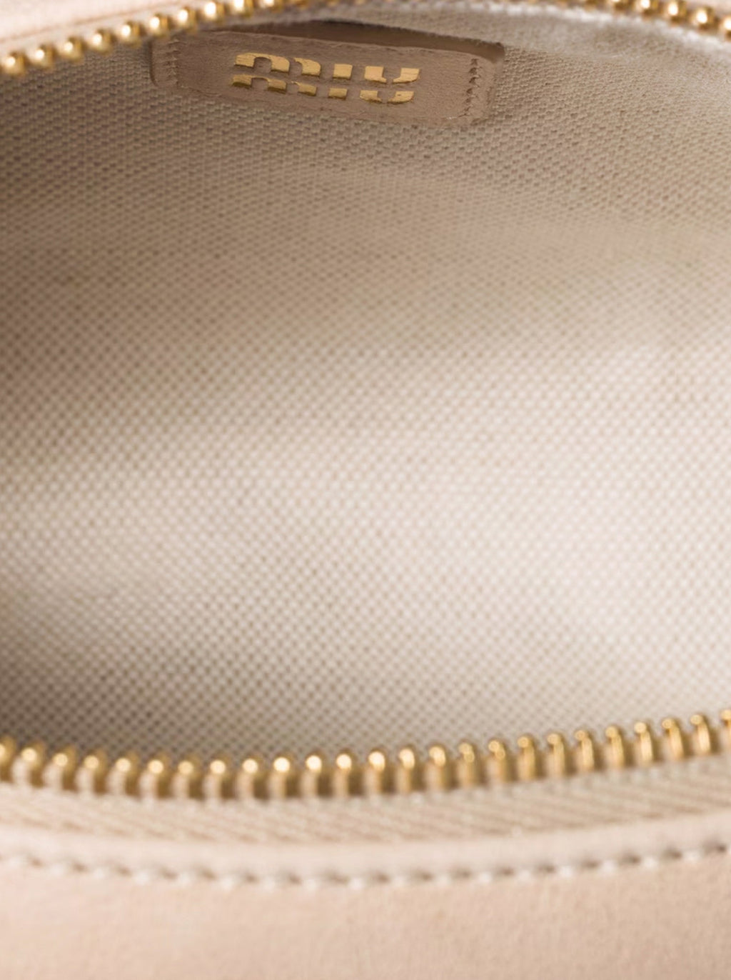 Оригінальна Nappa Pouch Miu miu – збільшений вид