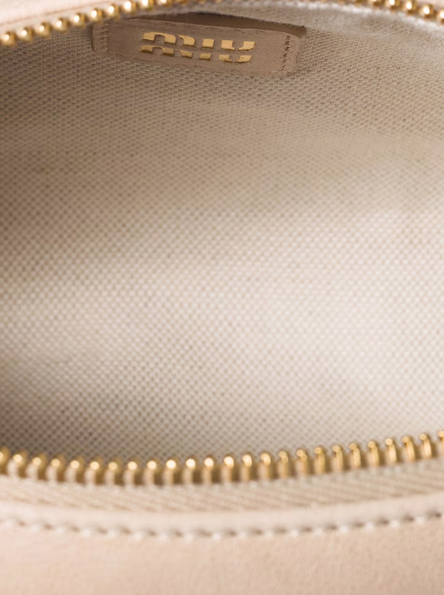 Оригінальна Nappa Pouch Miu miu – збільшений вид