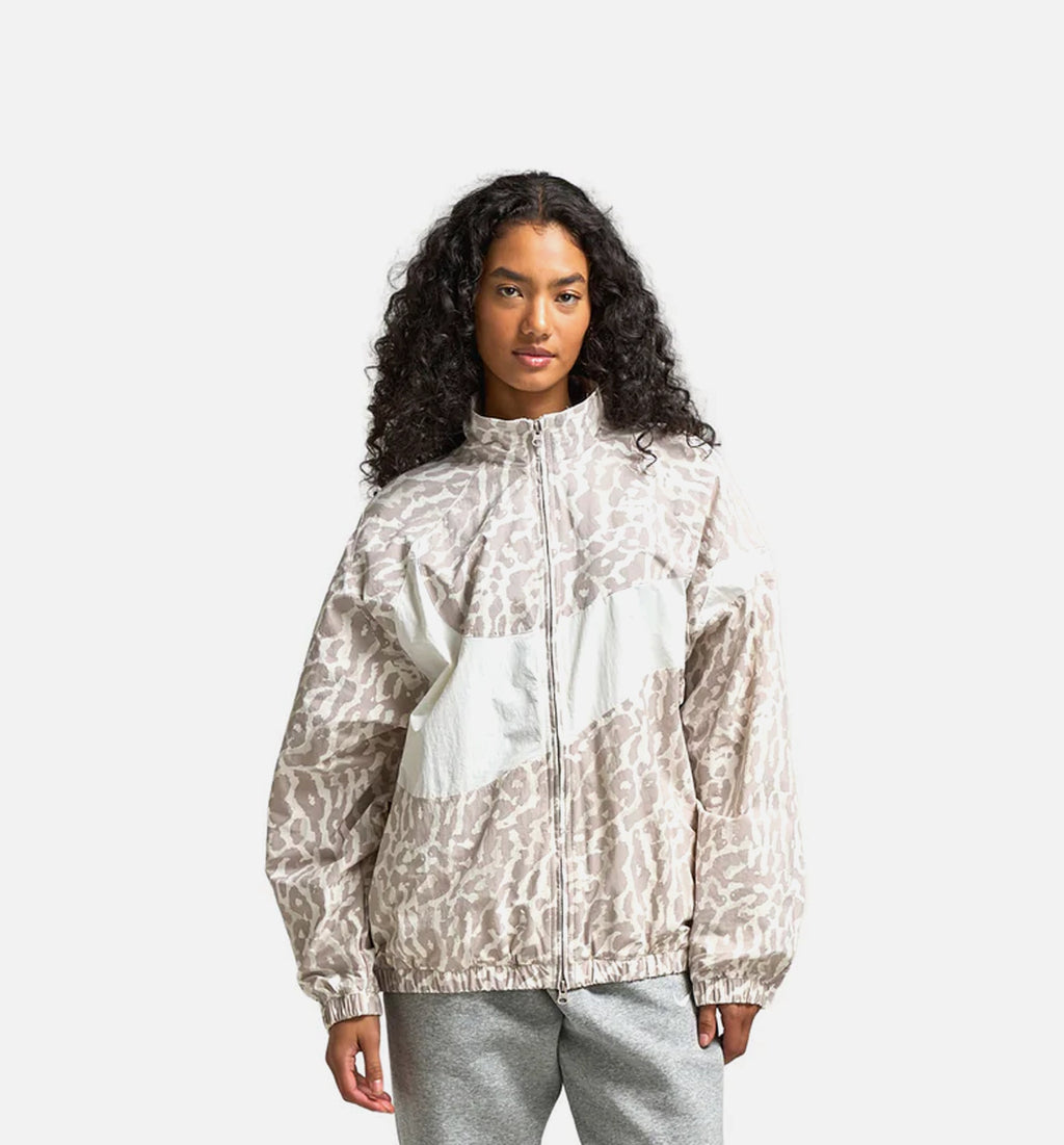 Nike Outerwear оригінал | Швидка доставка Україна – боковий вид