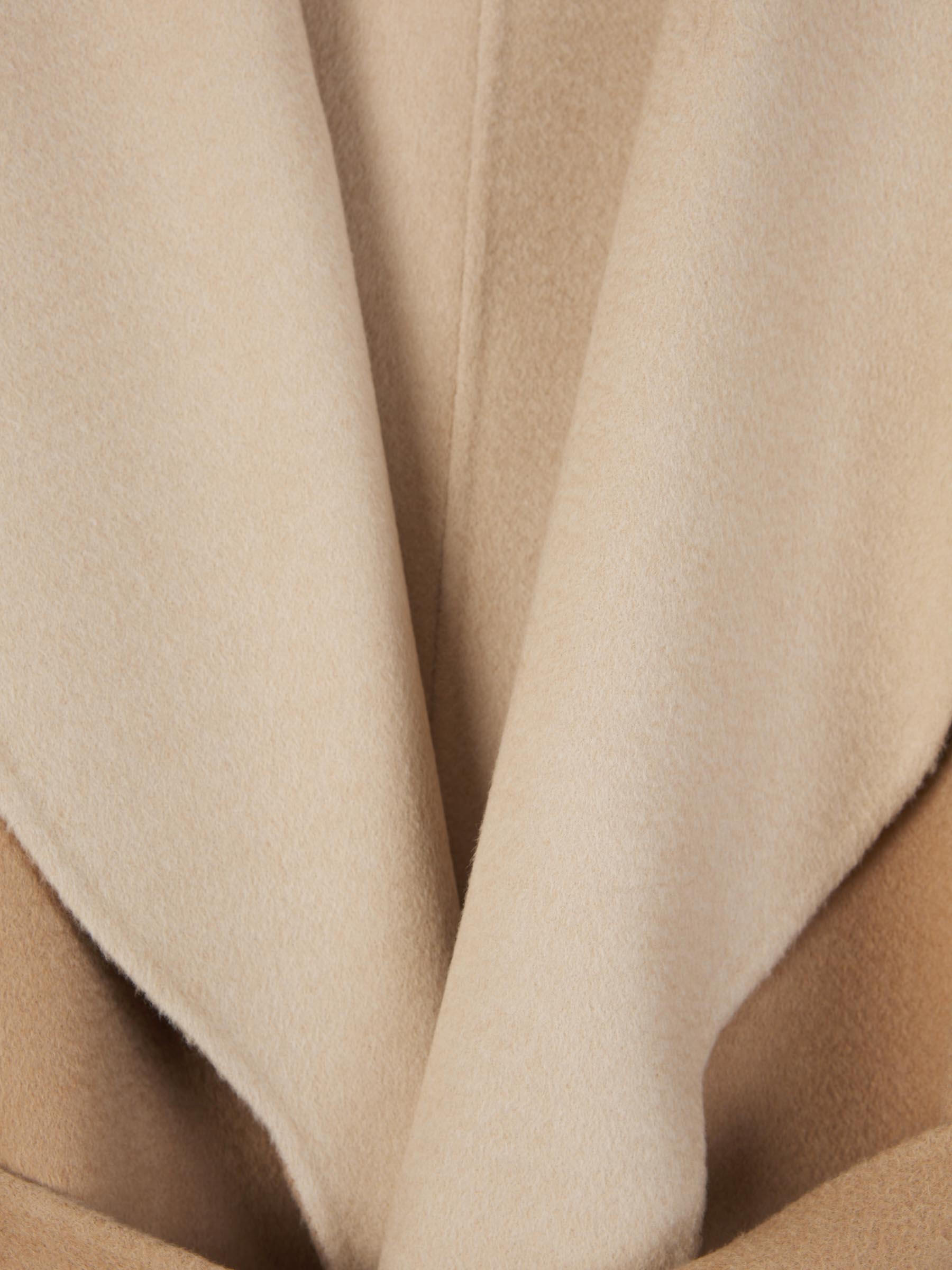 Оригінальна Soft Camel Coat Loro piana – детальний вид