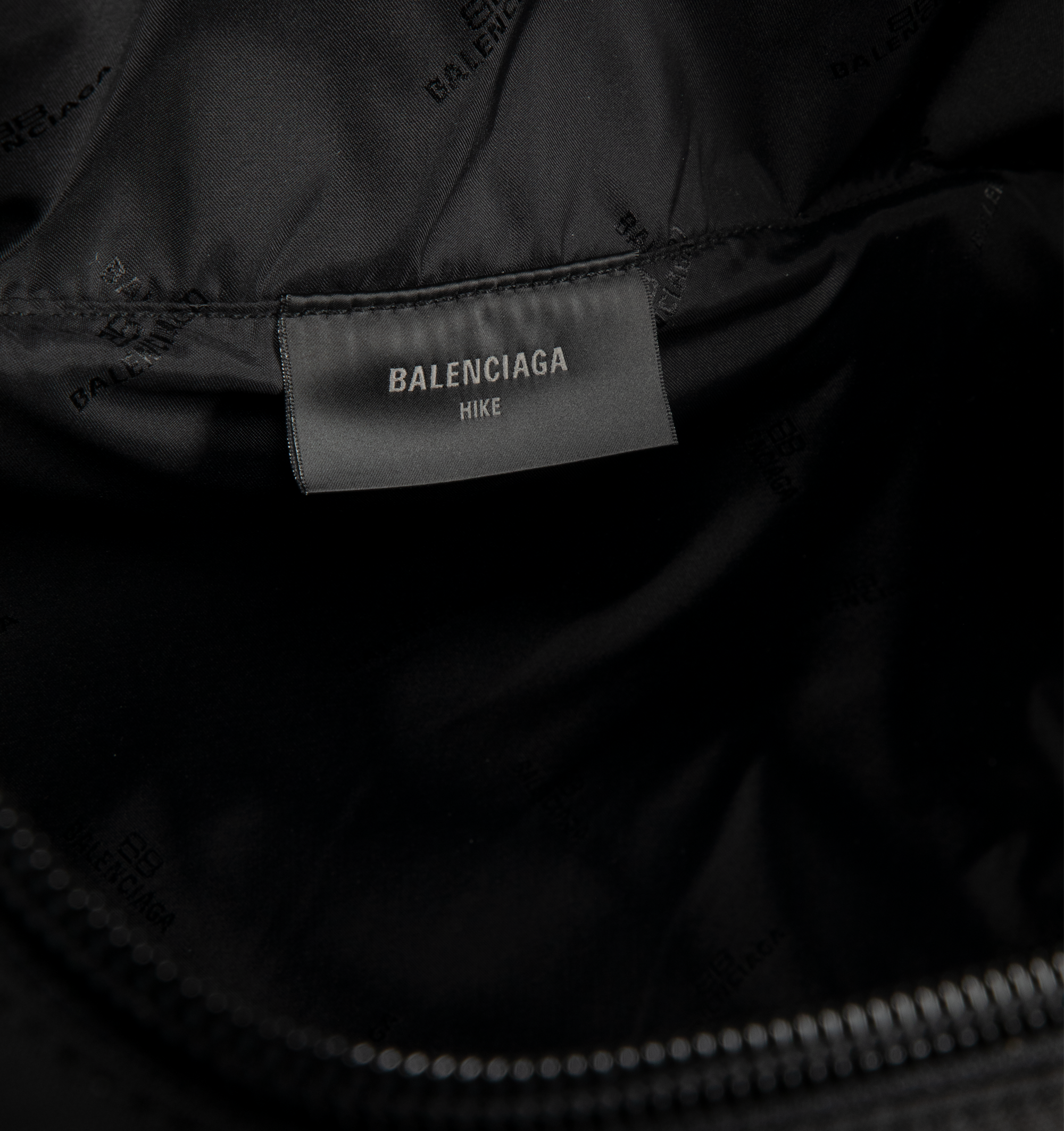 Hike Gym Bag Balenciaga – Гарантія оригінальності – детальний вид