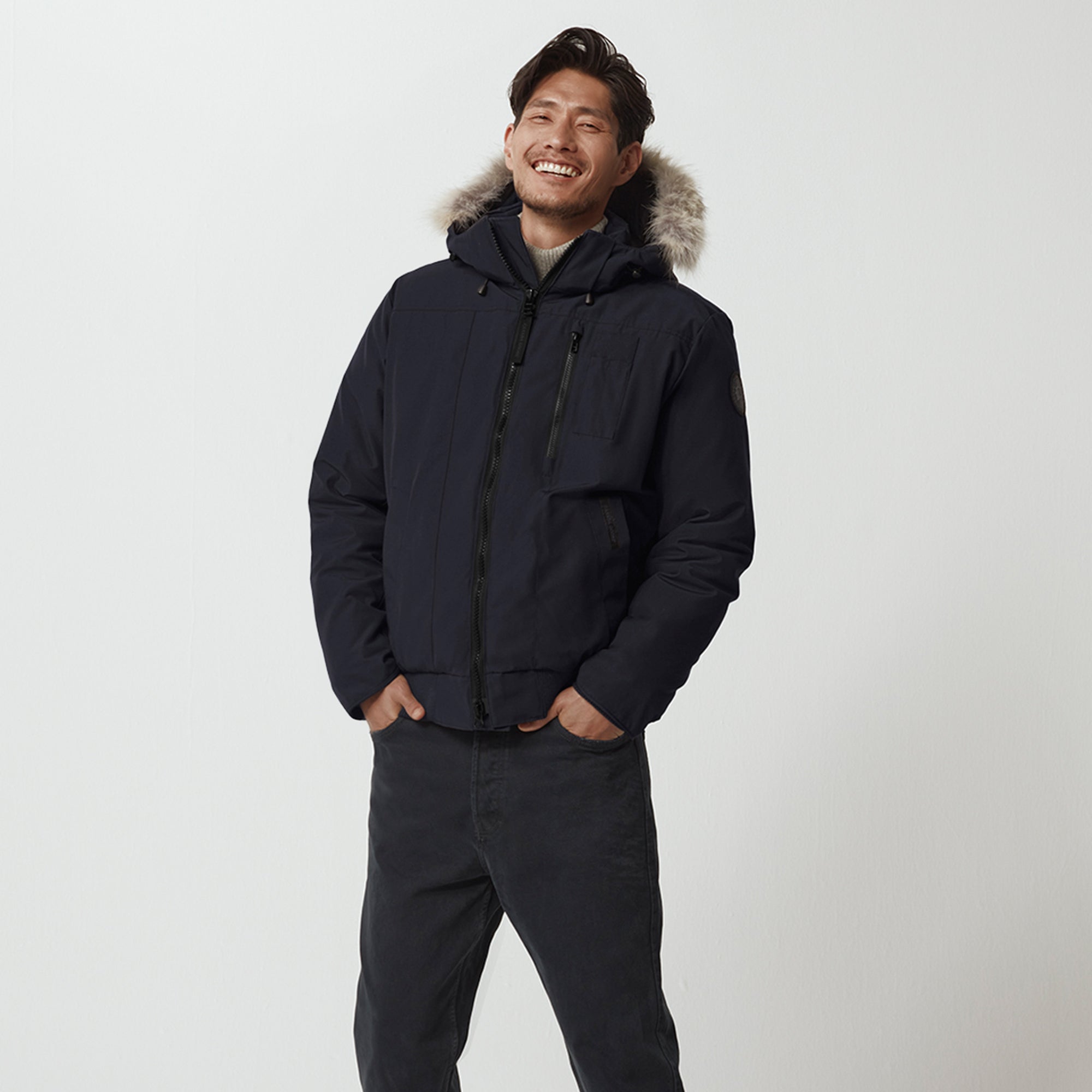 Оригінальна Mens Borden Bomber Black Disc Jacket Navy Canada goose – вид ззаду