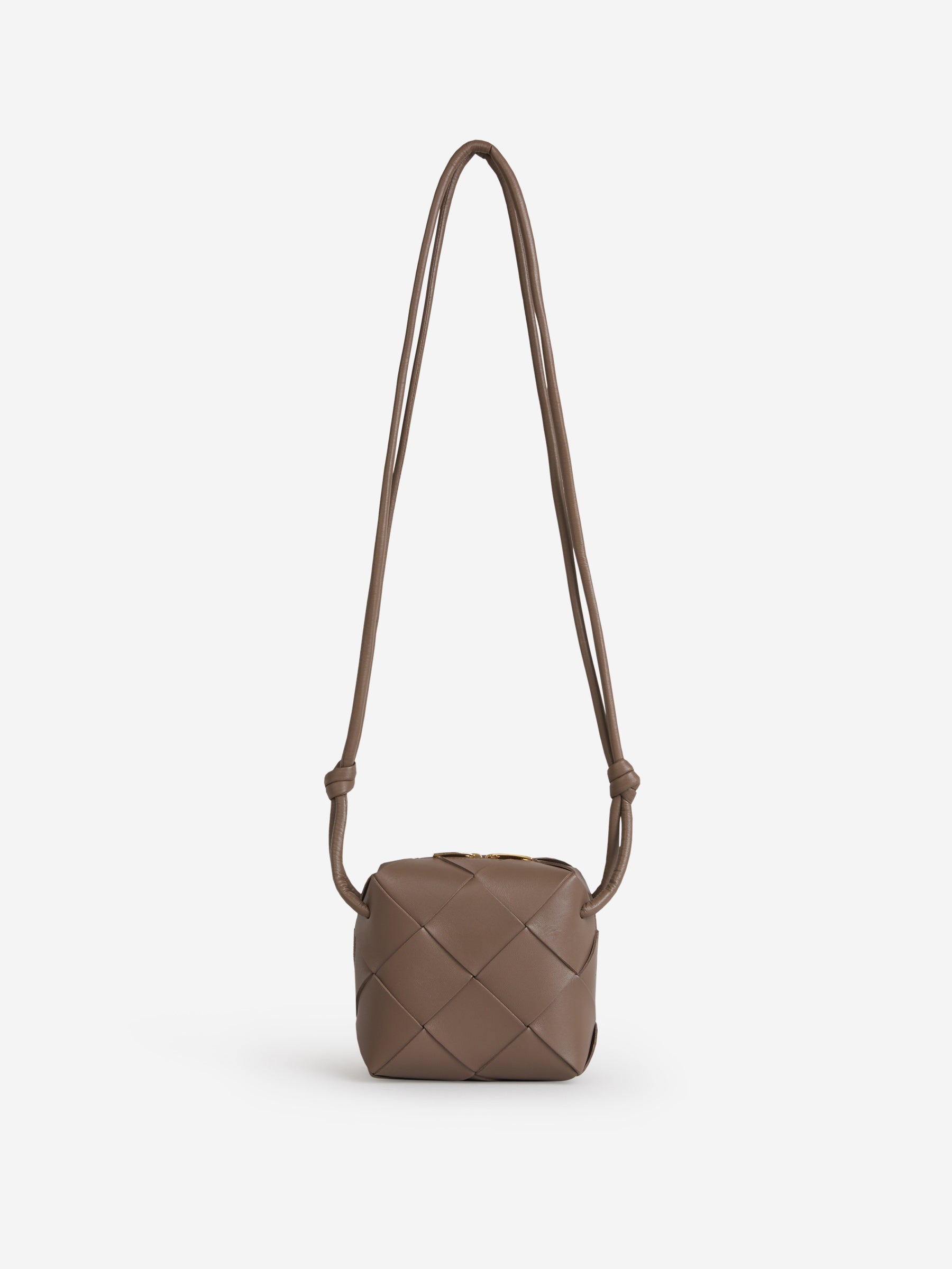 Оригінальна Mini Cassette Camera Bag Bottega veneta – боковий вид