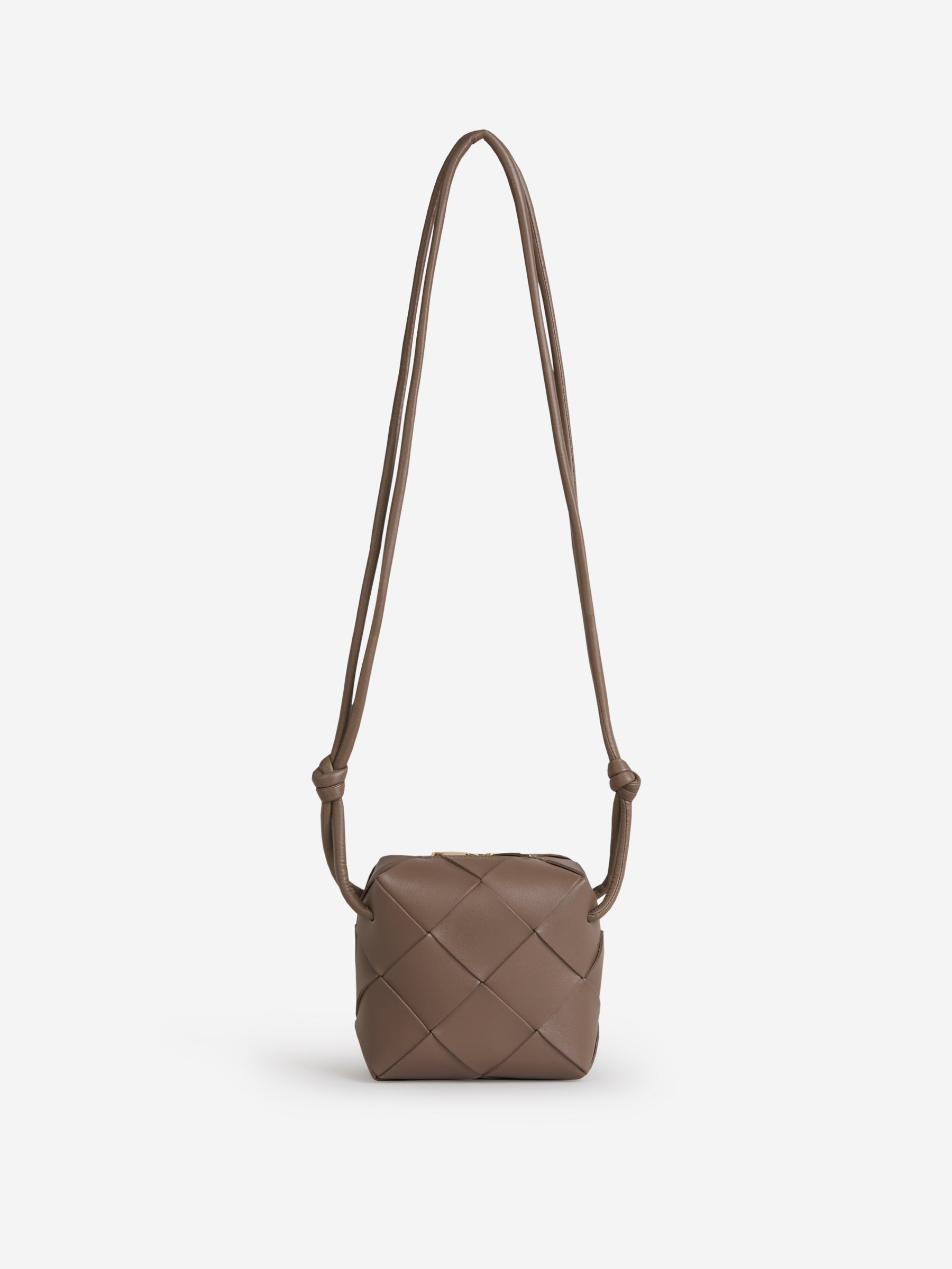 Оригінальна Mini Cassette Camera Bag Bottega veneta – детальний вид