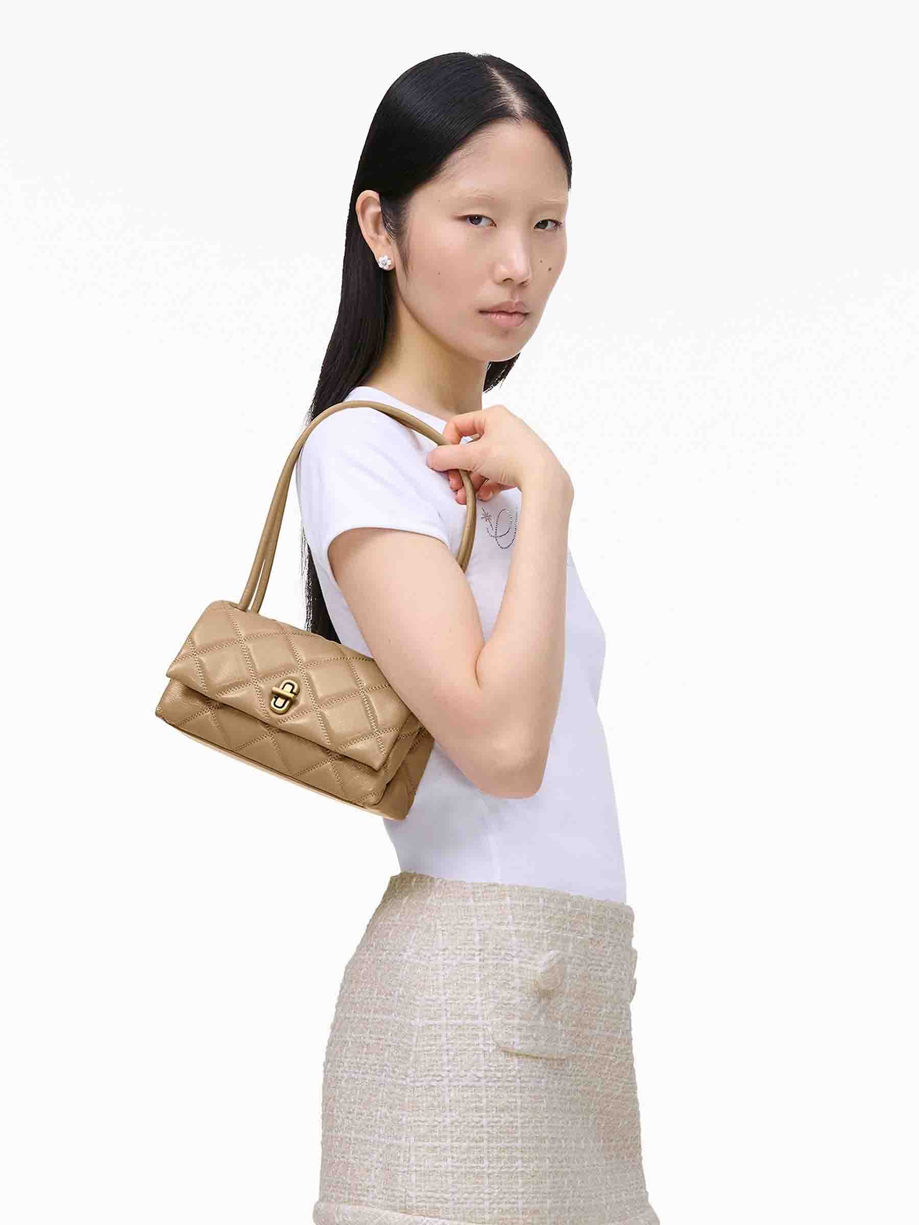 The Quilted Mini Dual Shoulder Bag Marc jacobs – Гарантія оригінальності – вид ззаду