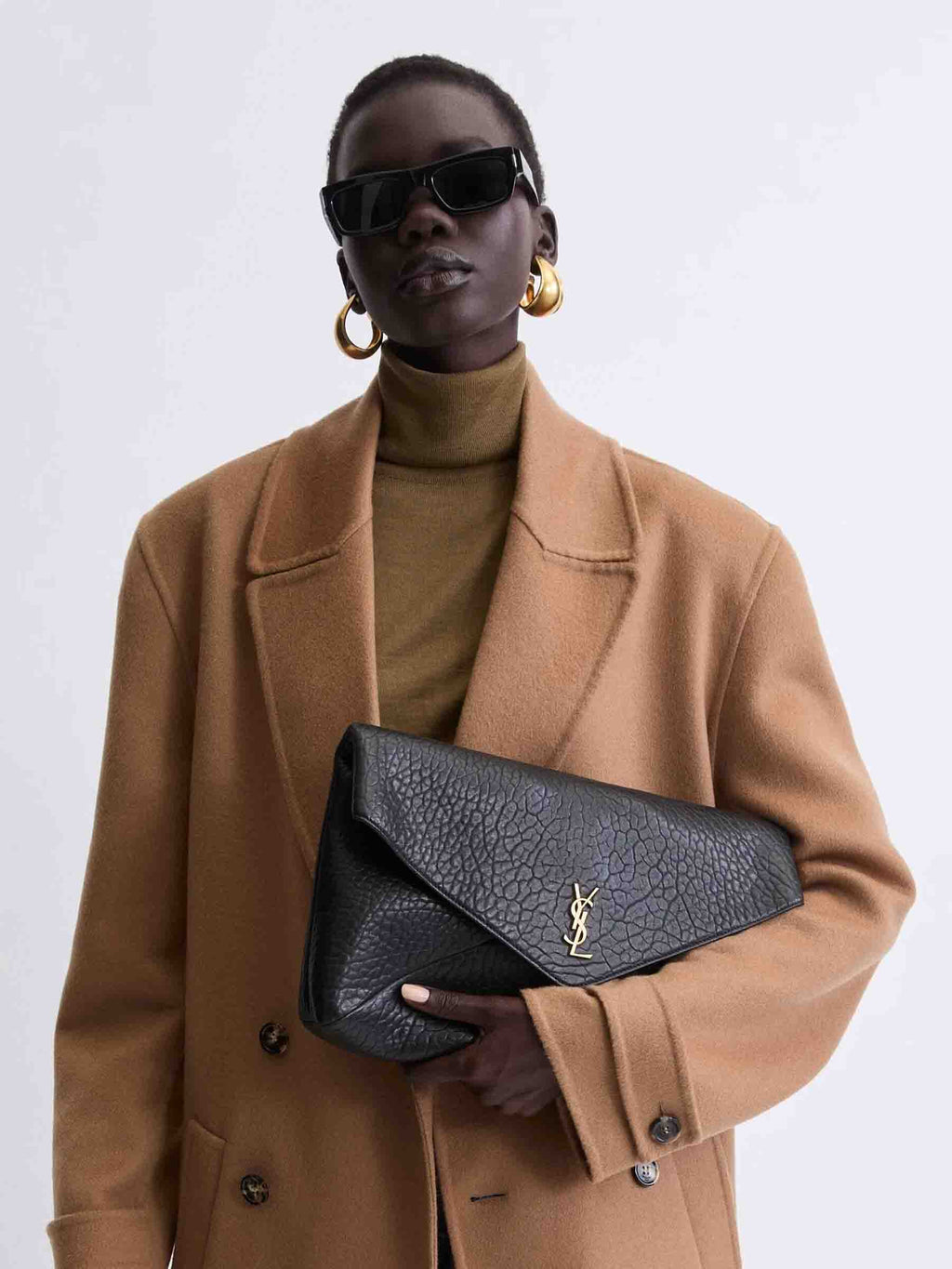 Оригінальна Cassandre Maxi Pouch Saint laurent – вид ззаду