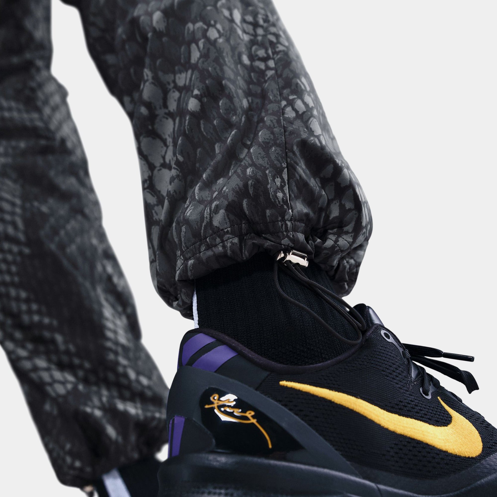 Kobe Bryant Lightweight Woven Trousers Mens Pants Nike оригінал – Купити в Україні – збільшений вид