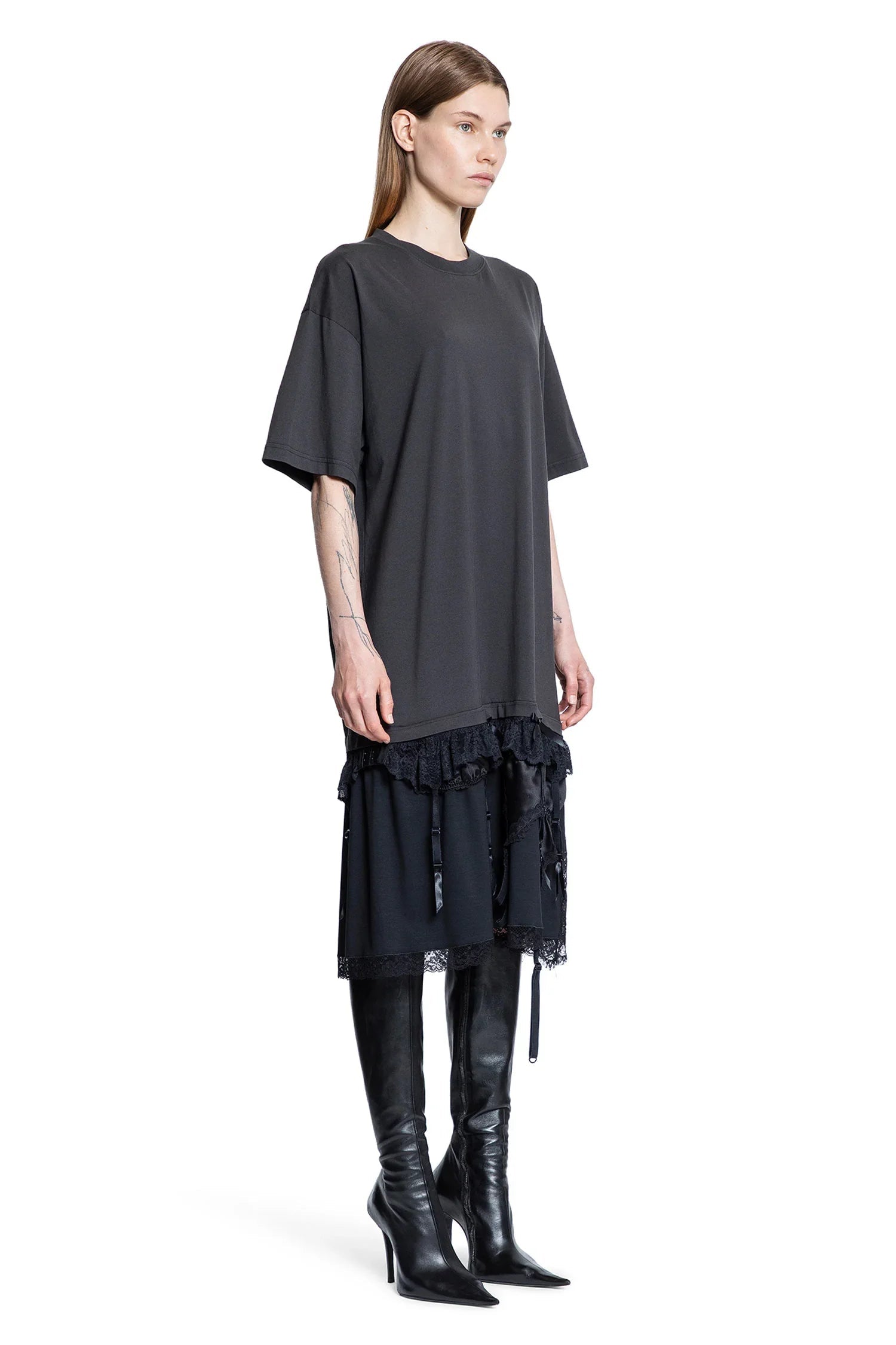 Lingerie T-Shirt Dress In Silk Satin Balenciaga – Гарантія оригінальності – детальний вид