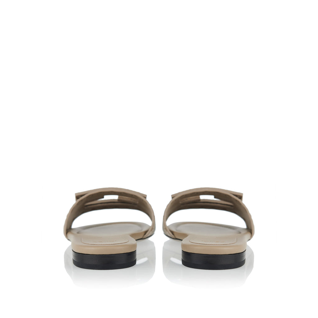 Оригінальна Baguette Leather Slides Fendi – детальний вид