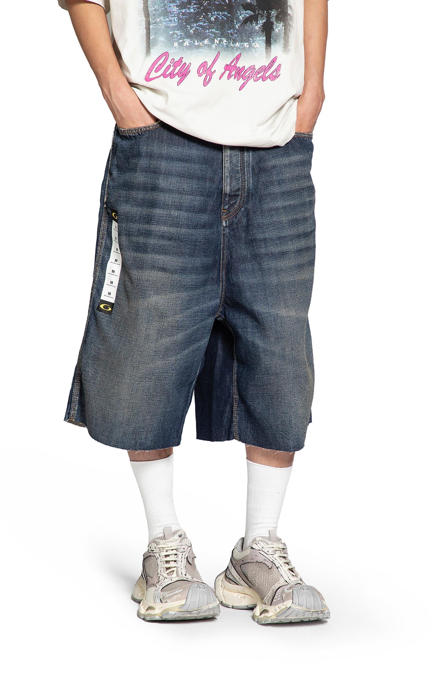 Оригінальна Loop Sports Icon Sticker Denim Shorts Balenciaga – боковий вид