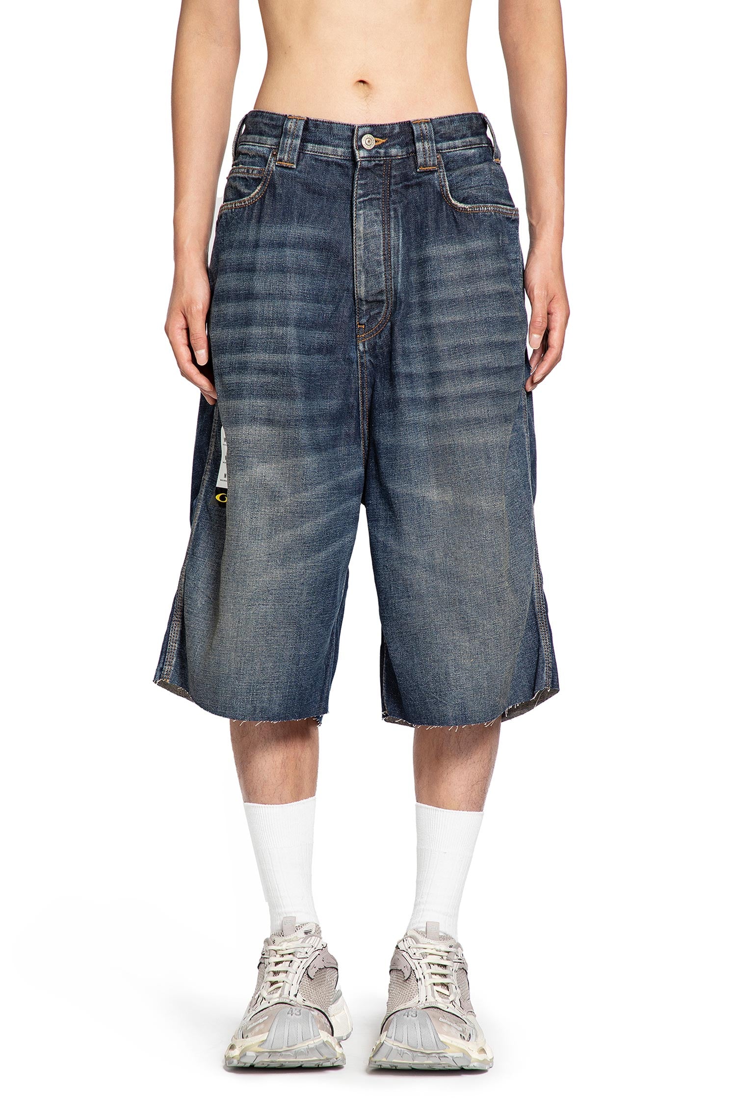 Оригінальна Loop Sports Icon Sticker Denim Shorts Balenciaga – вид ззаду