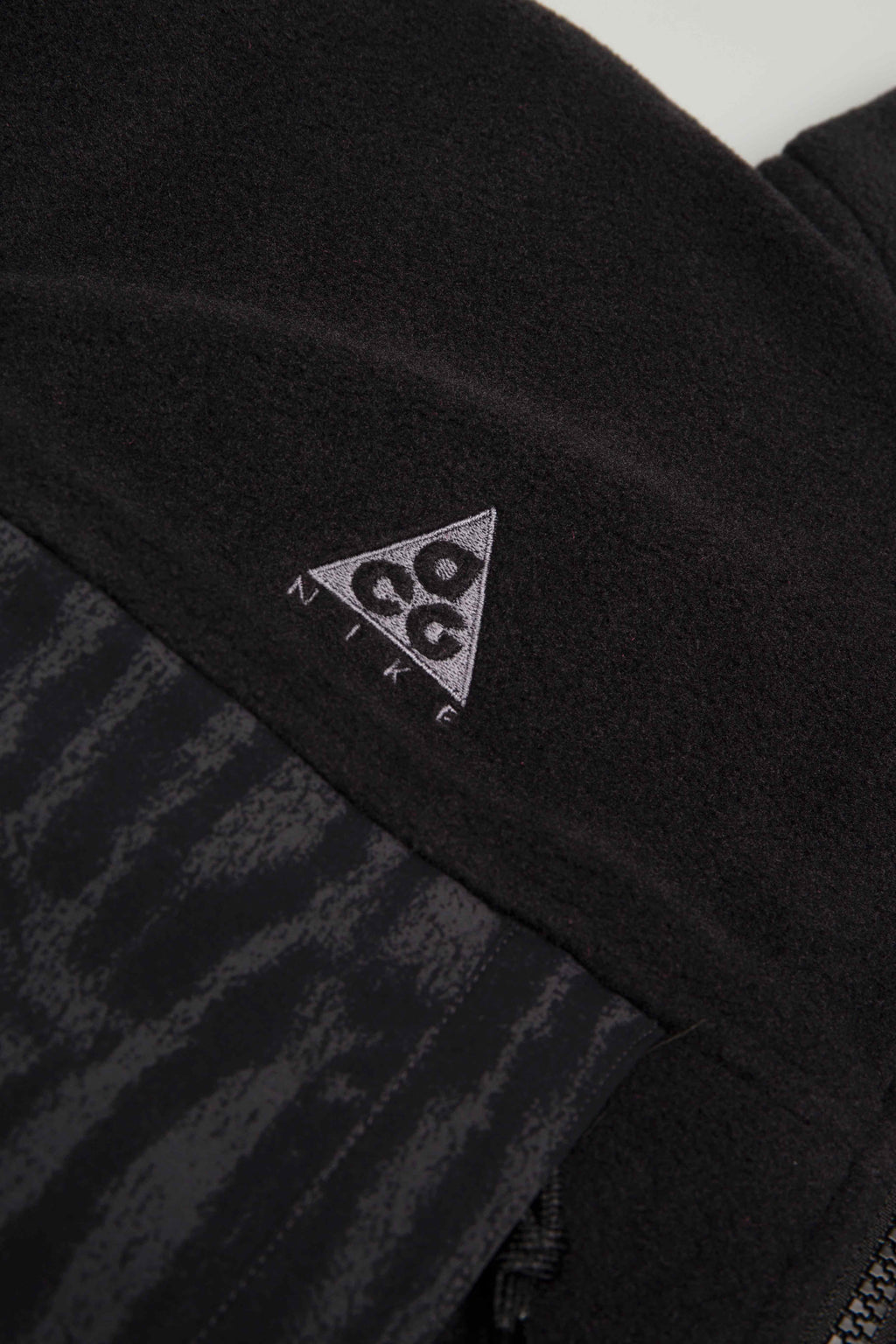 Nike Outerwear оригінал | Швидка доставка Україна – вид ззаду